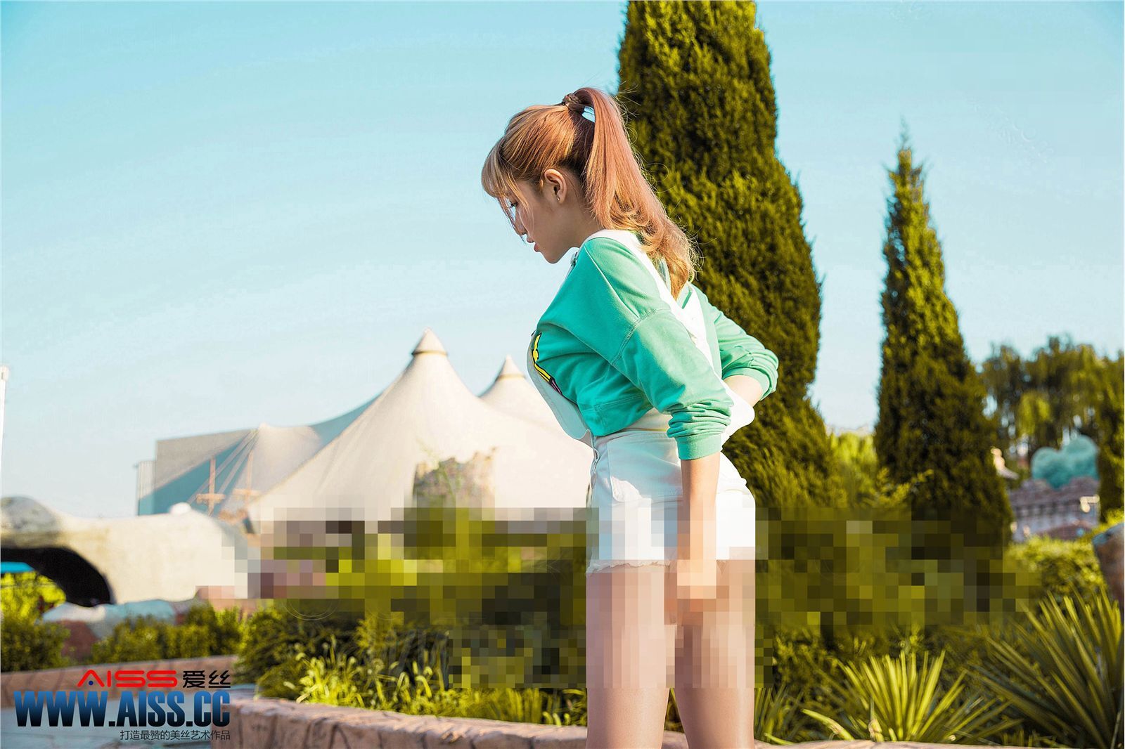 [AISS爱丝]丝袜美腿外拍 NO.071 何冉的假期2