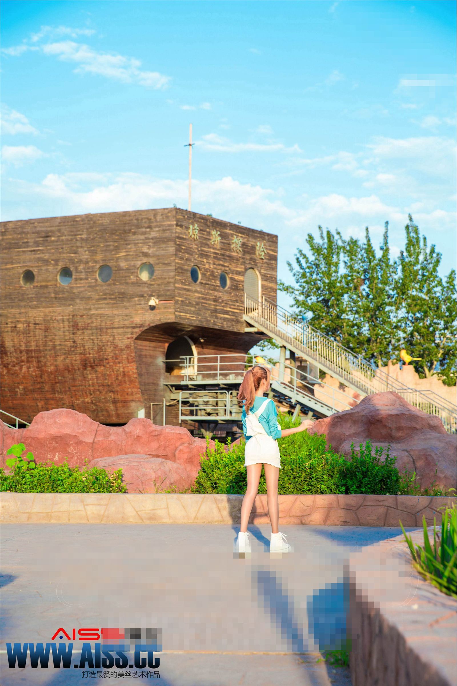 [AISS爱丝]丝袜美腿外拍 NO.071 何冉的假期2