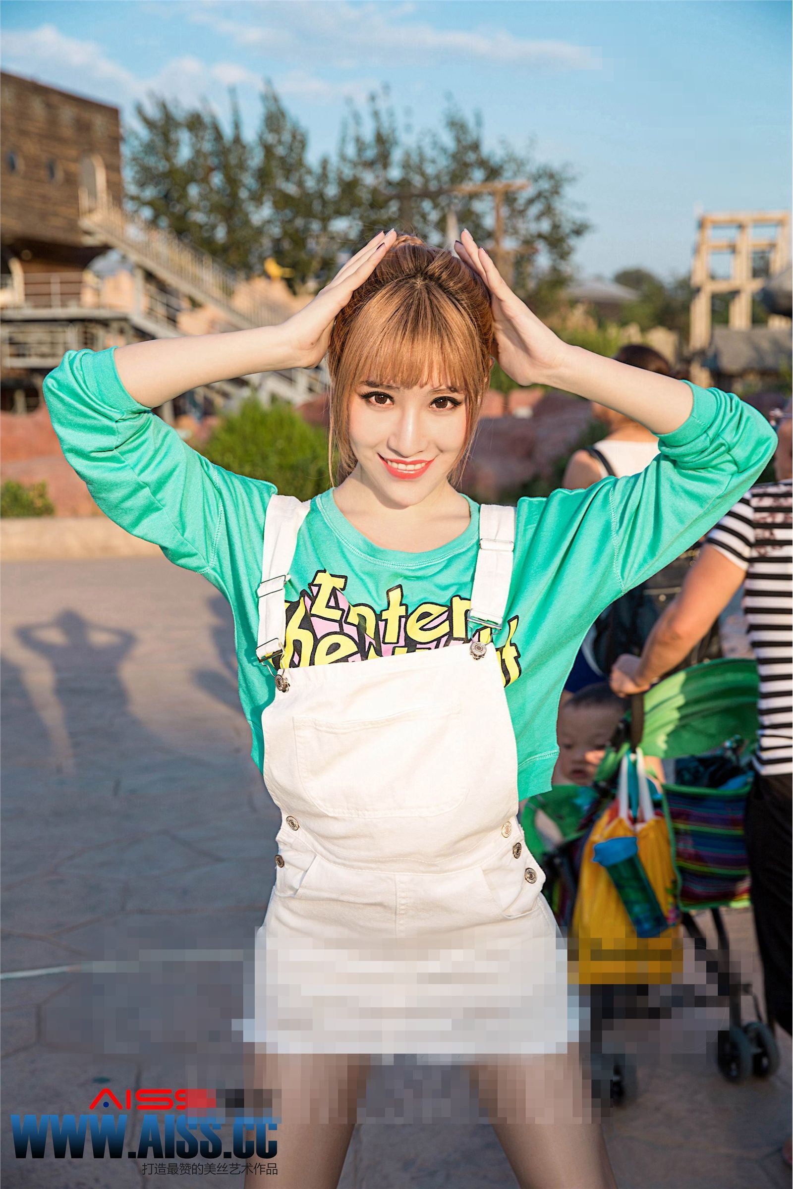 [AISS爱丝]丝袜美腿外拍 NO.071 何冉的假期2