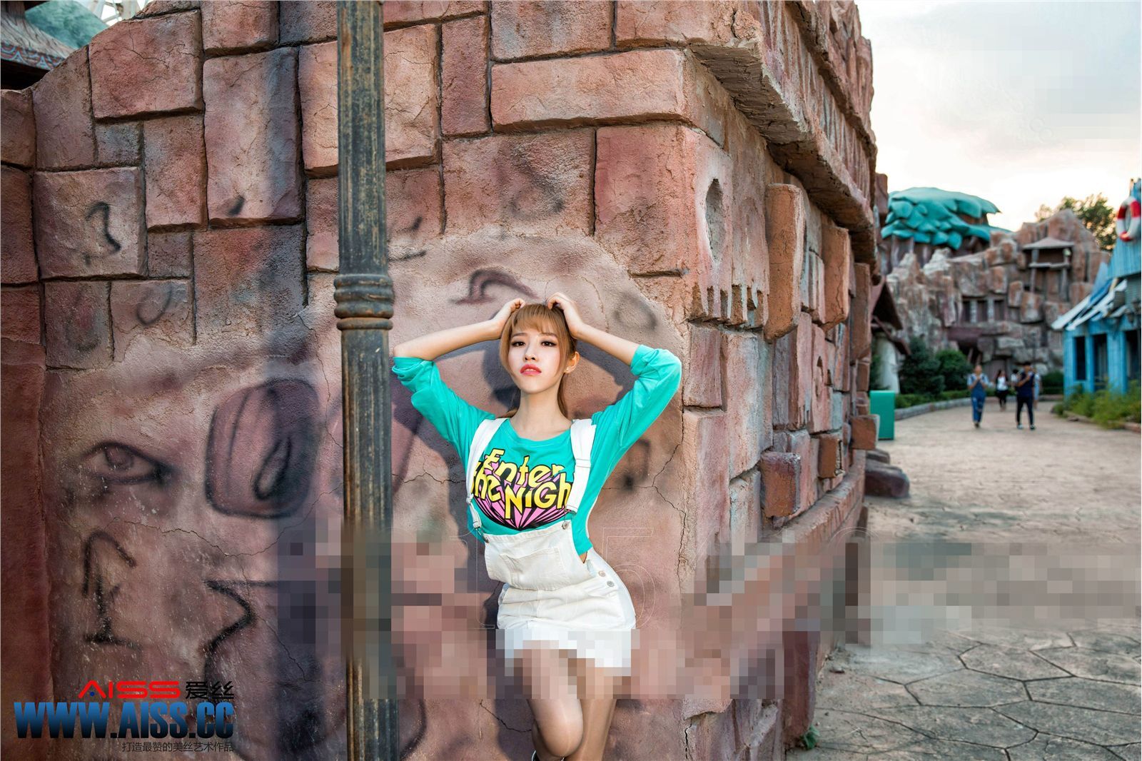 [AISS爱丝]丝袜美腿外拍 NO.071 何冉的假期2