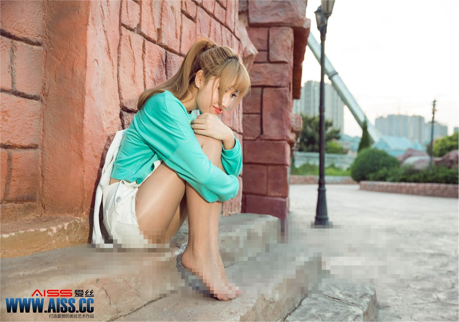 [AISS爱丝]丝袜美腿外拍 NO.071 何冉的假期2