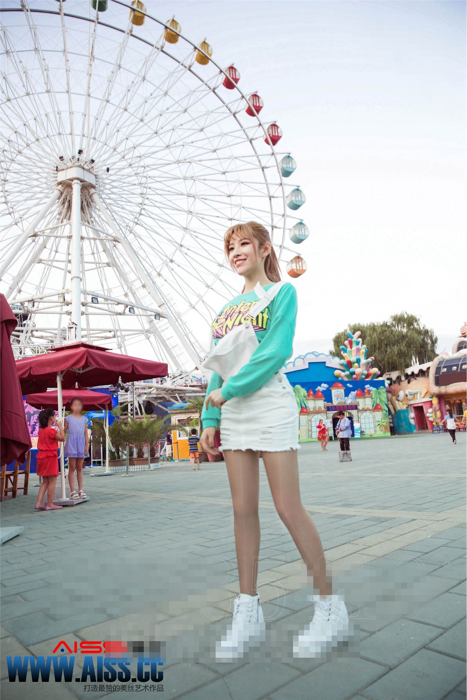 [AISS爱丝]丝袜美腿外拍 NO.071 何冉的假期2