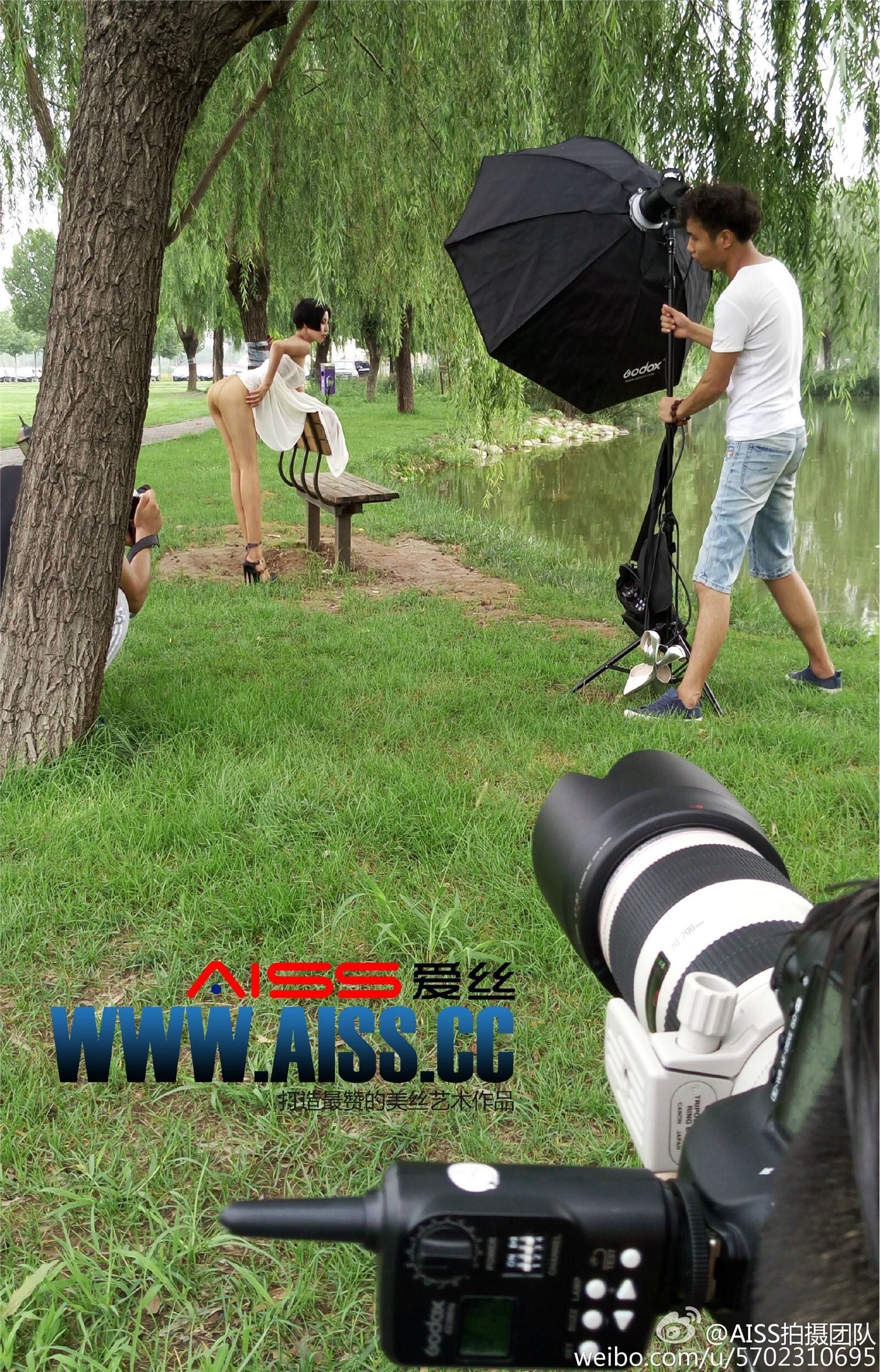 [AISS爱丝]丝袜美腿外拍 NO.073 圣诞丝袜狂欢