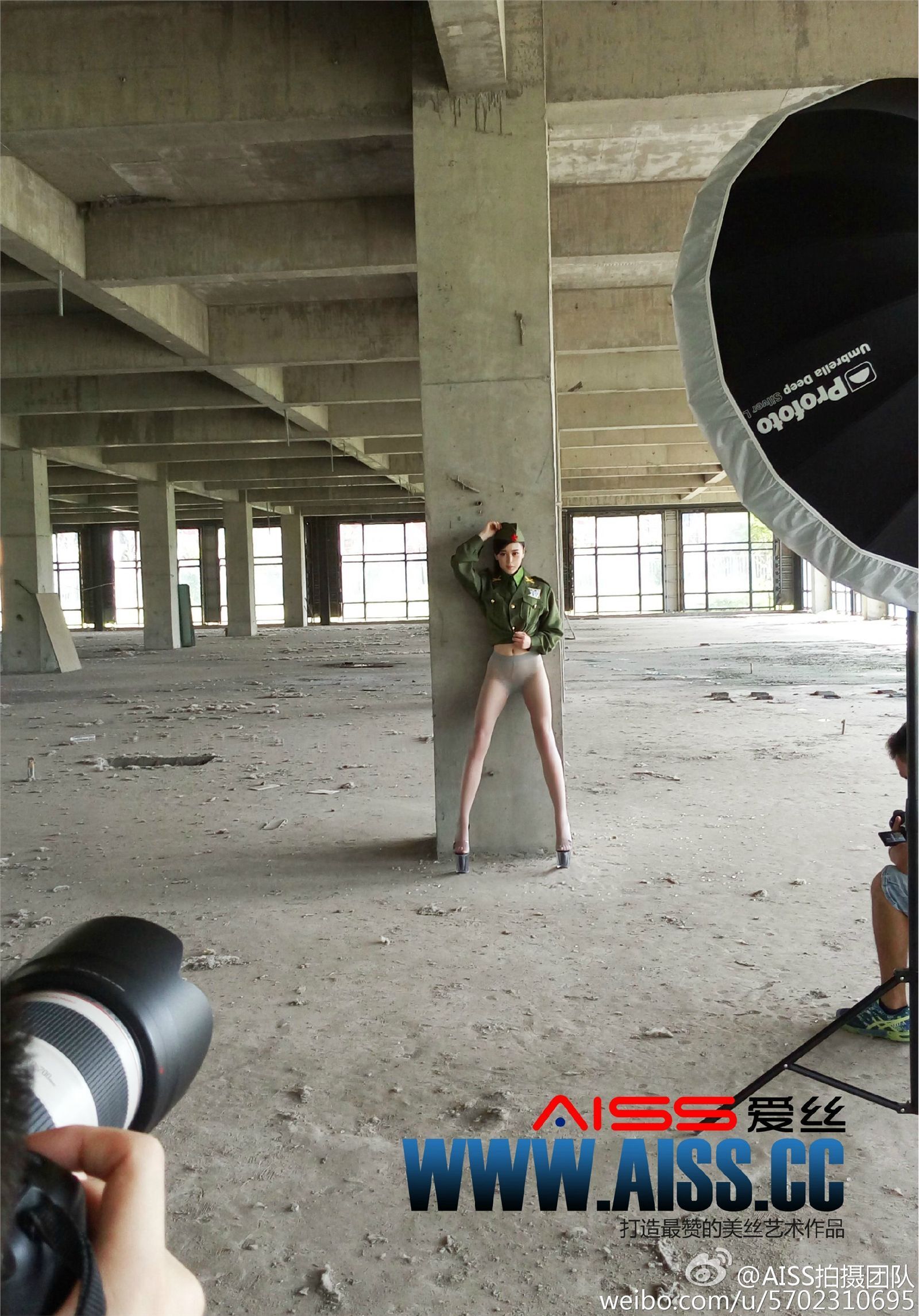 [AISS爱丝]丝袜美腿外拍 NO.073 圣诞丝袜狂欢