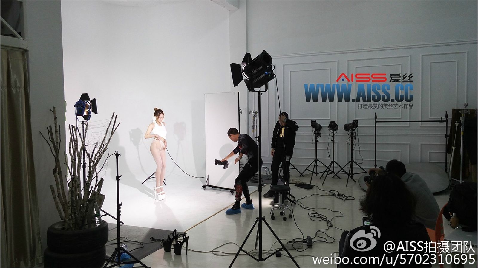 [AISS爱丝]丝袜美腿外拍 NO.073 圣诞丝袜狂欢