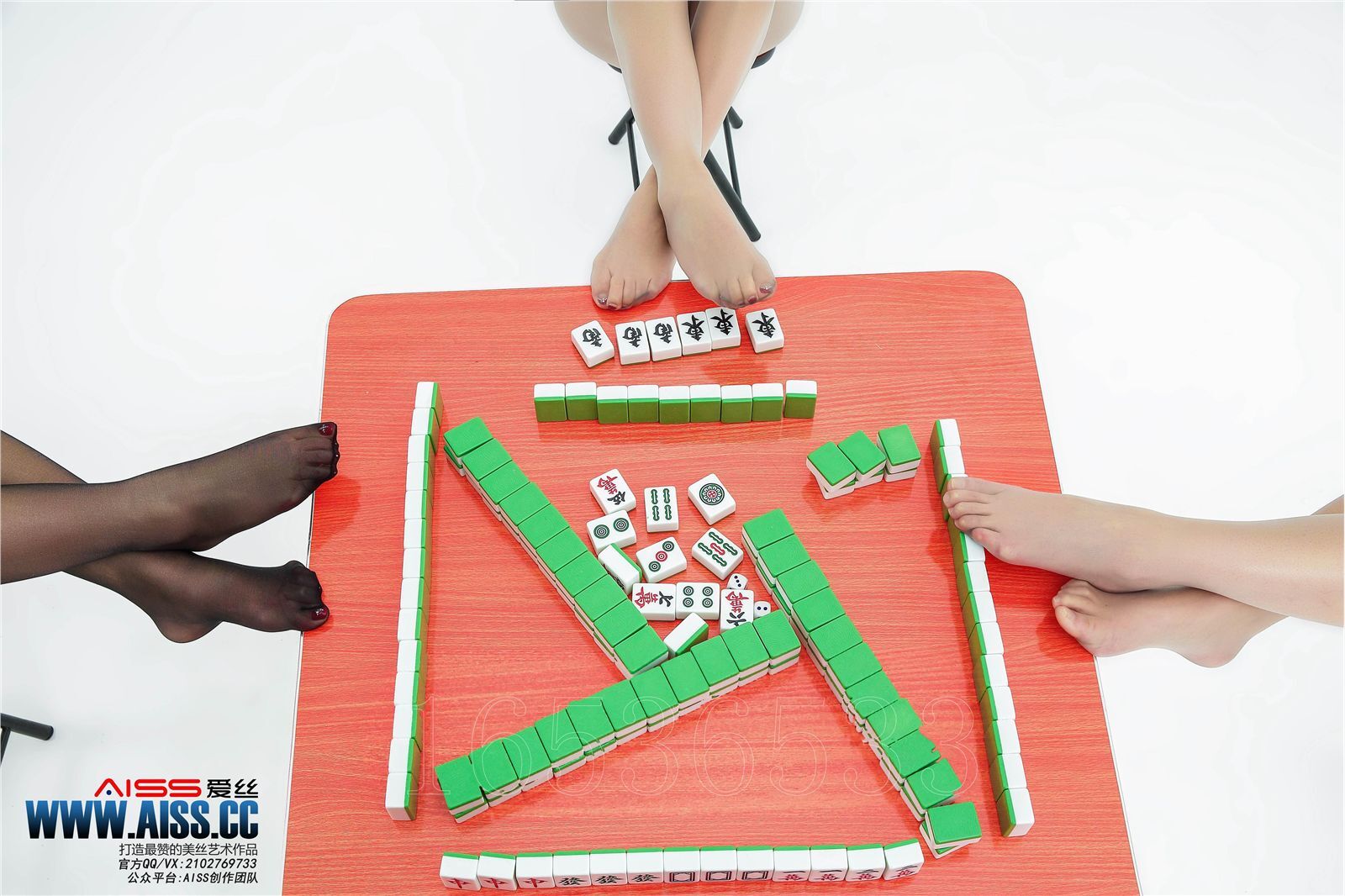 [AISS爱丝]丝袜美腿外拍 NO.081 过年回家打牌2