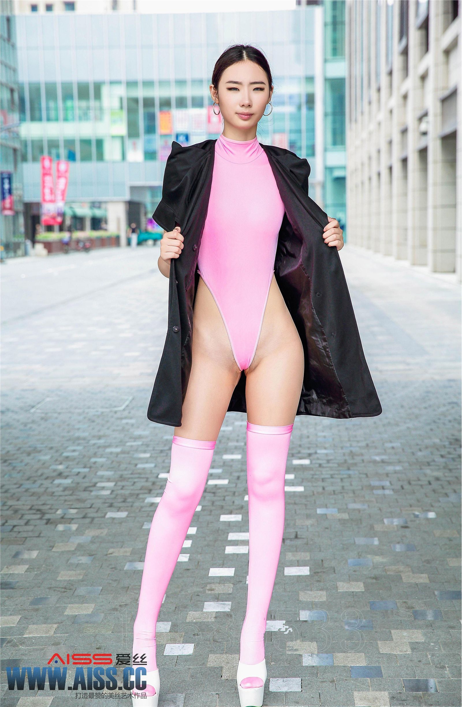 [AISS爱丝]丝袜美腿外拍 NO.083 细高叉的感觉