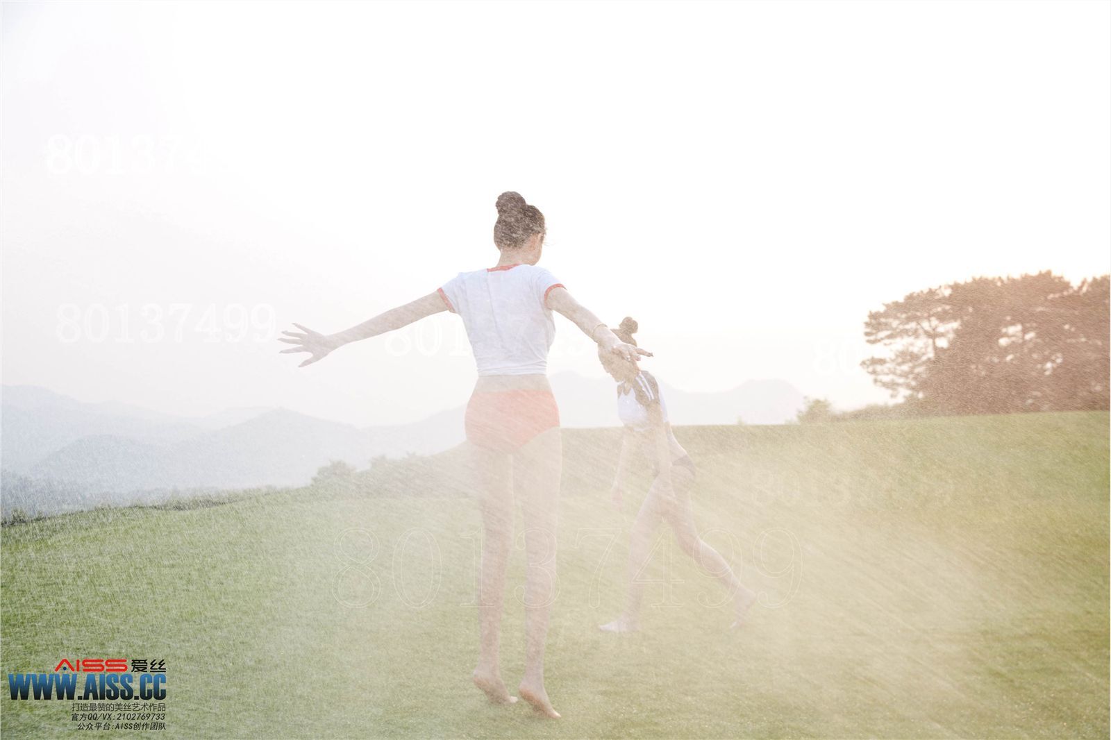 [AISS爱丝]丝袜美腿外拍 NO.100 美丝球童