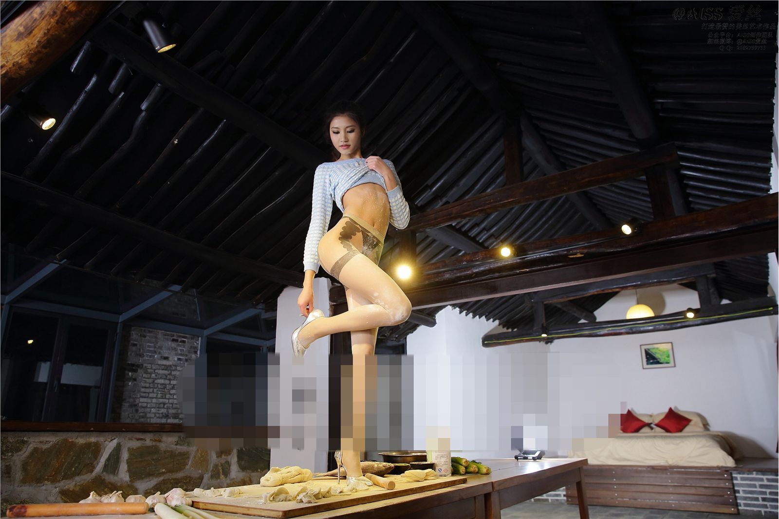 [AISS爱丝]丝袜美腿外拍 NO.45《过年回家》之回家篇