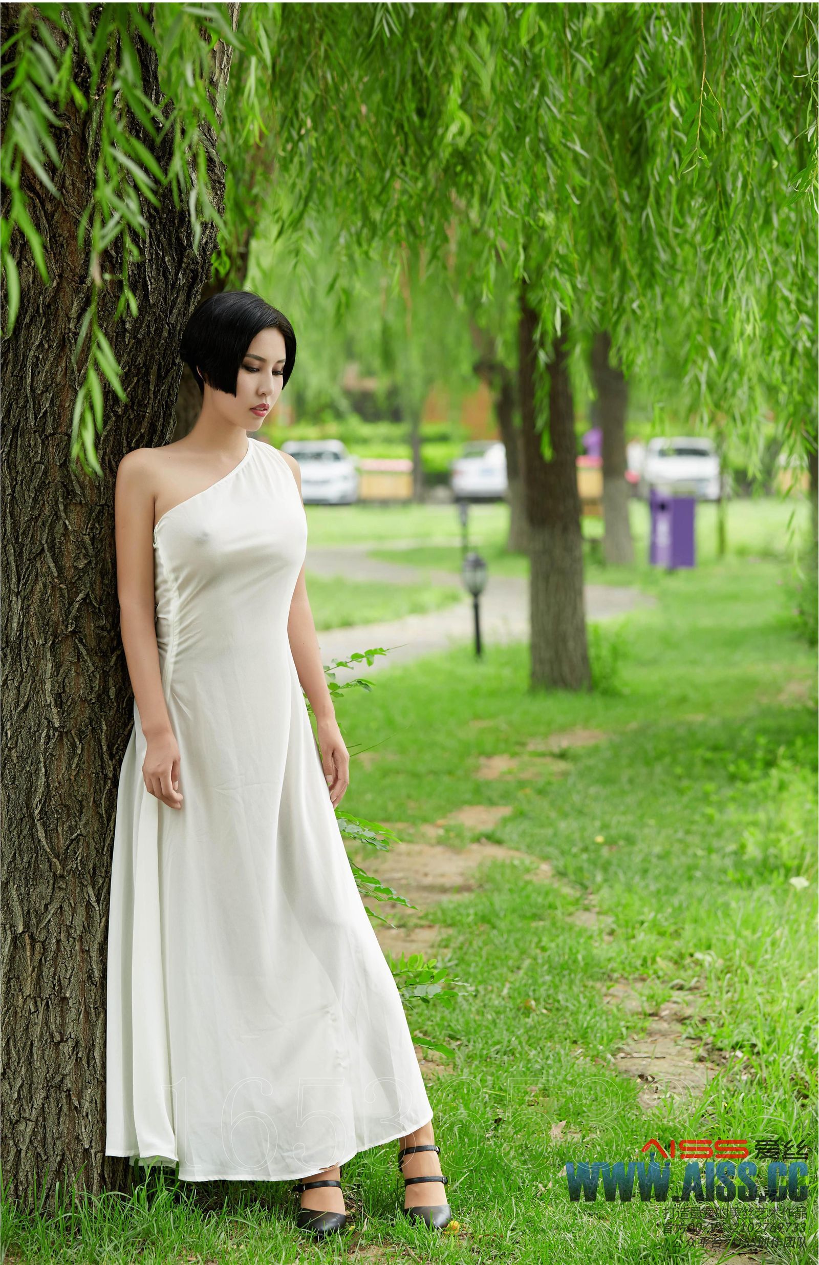 [AISS爱丝]经典丝袜美腿外拍 美丝灵儿