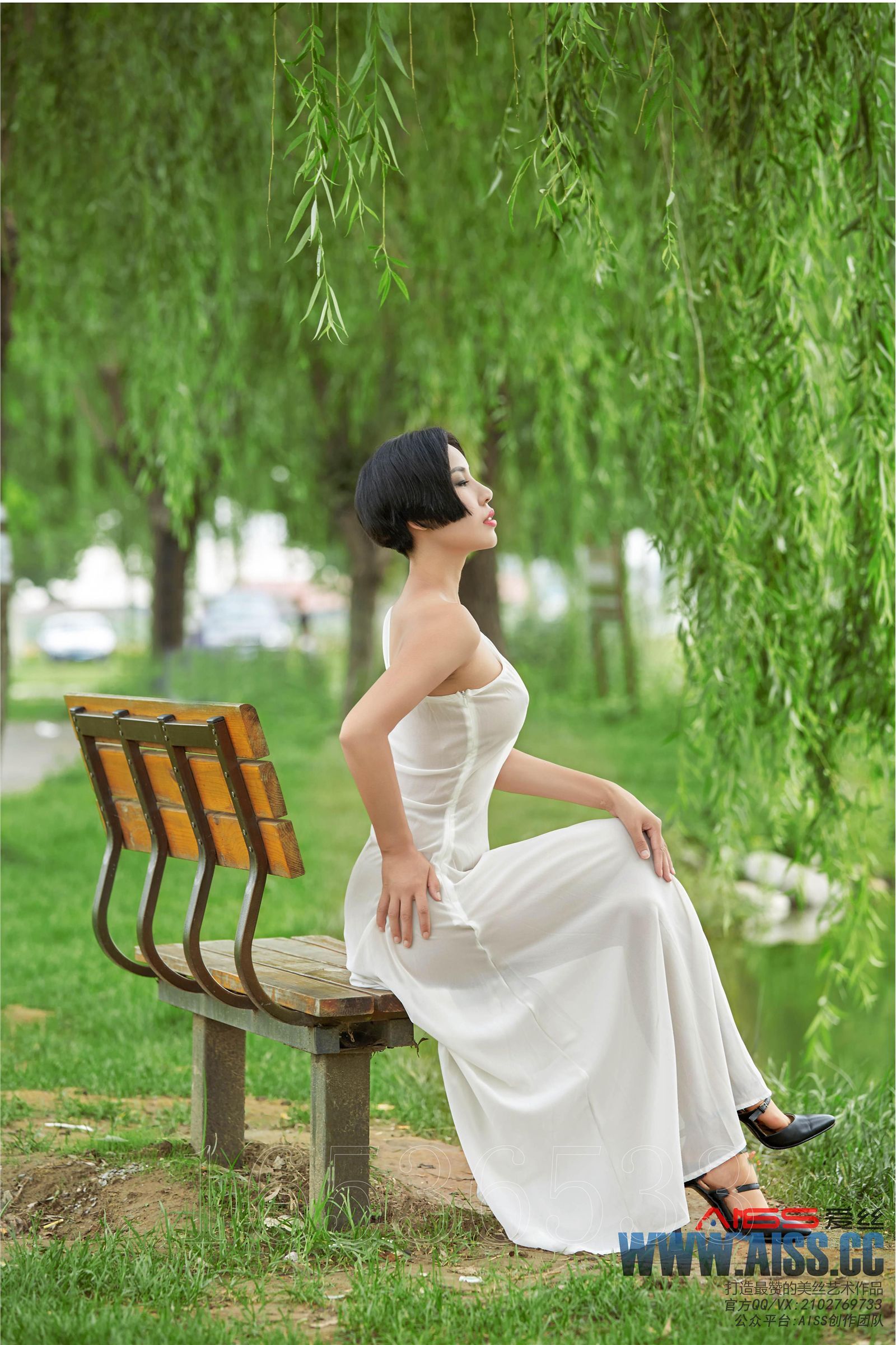 [AISS爱丝]经典丝袜美腿外拍 美丝灵儿