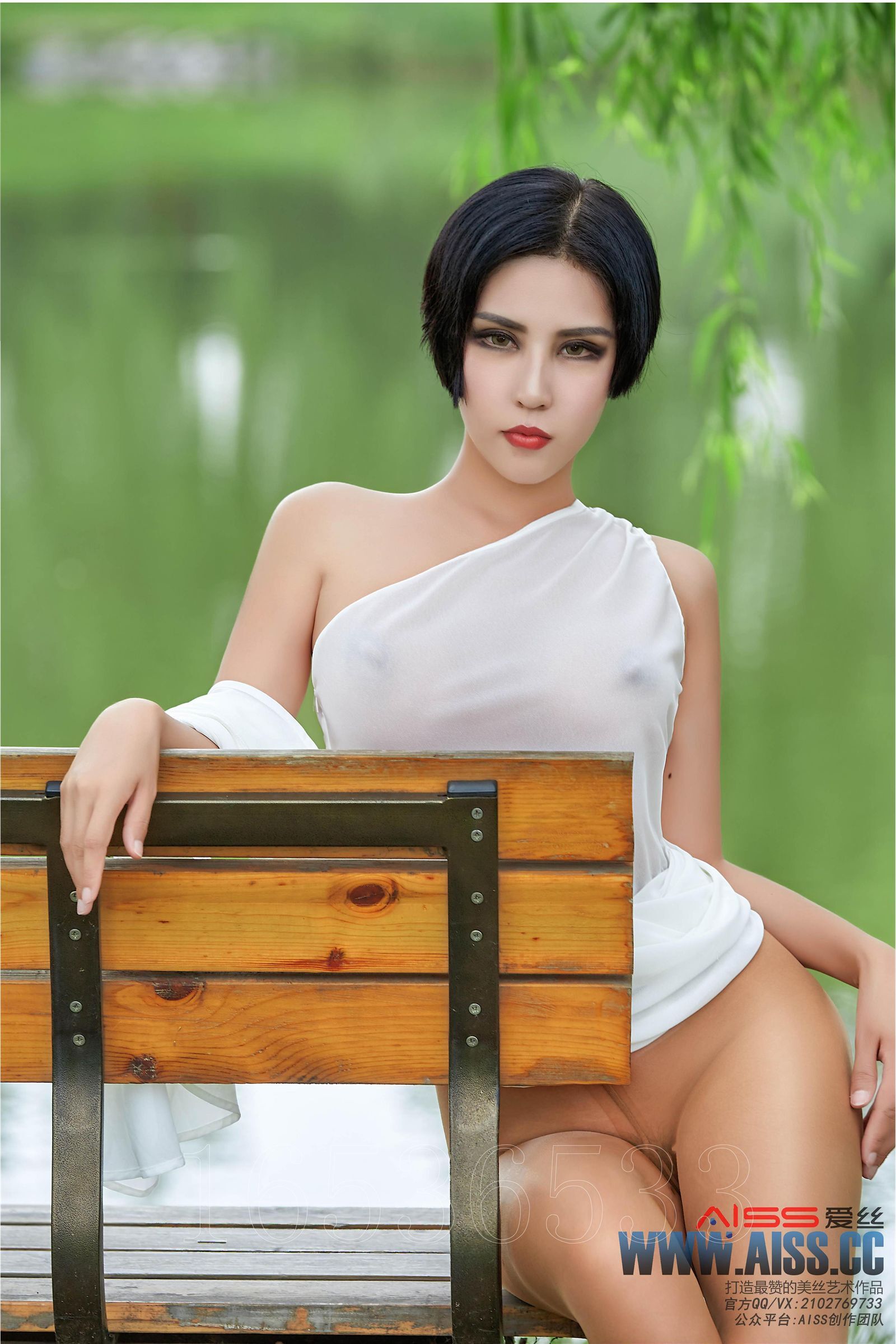 [AISS爱丝]经典丝袜美腿外拍 美丝灵儿