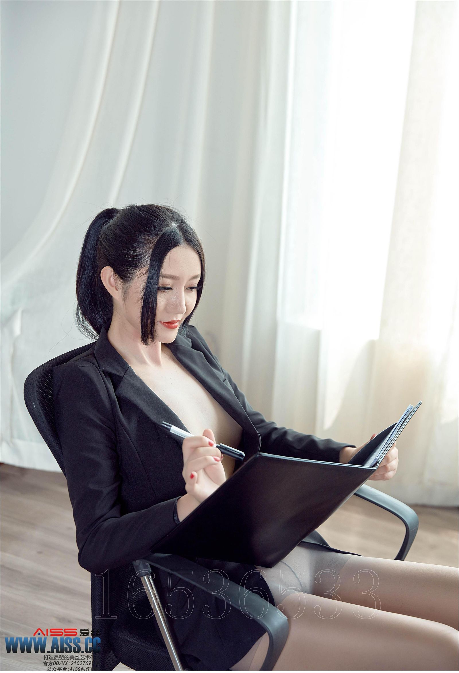 [AISS爱丝] 严佳丽 爱穿裤袜的上司