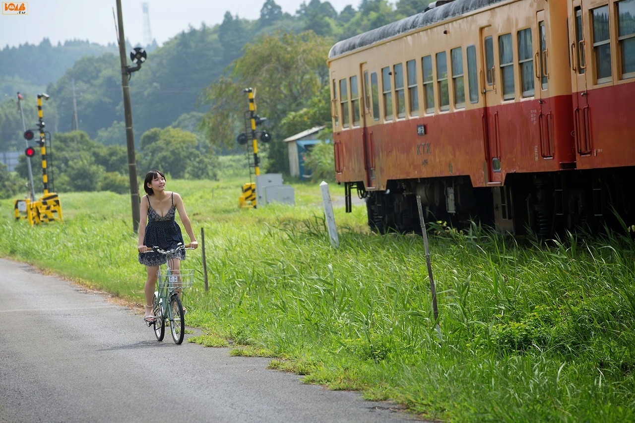 [BOMB.tv]2014年10月号GRavURE Channel Riho Yoshioka 吉岡里帆