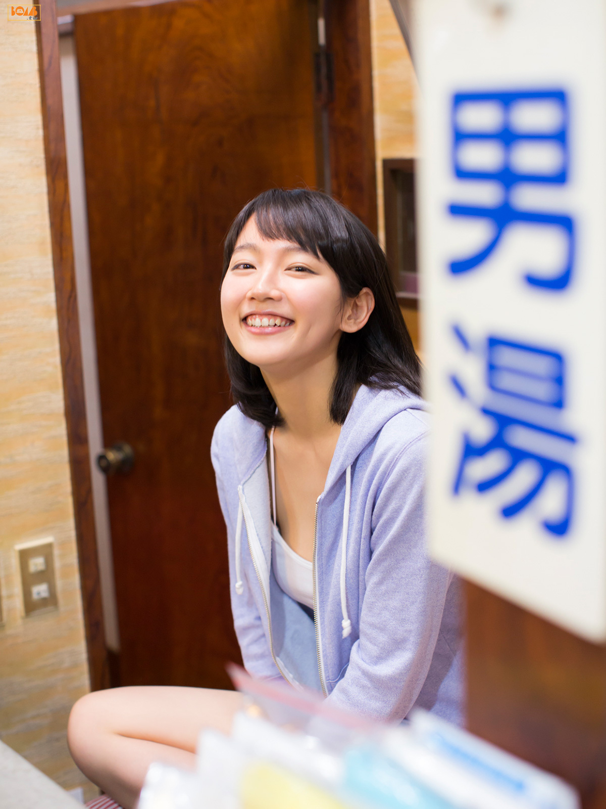 [BOMB.tv] GRavURE Channel 2015年06月号 Riho Yoshioka 吉岡里帆