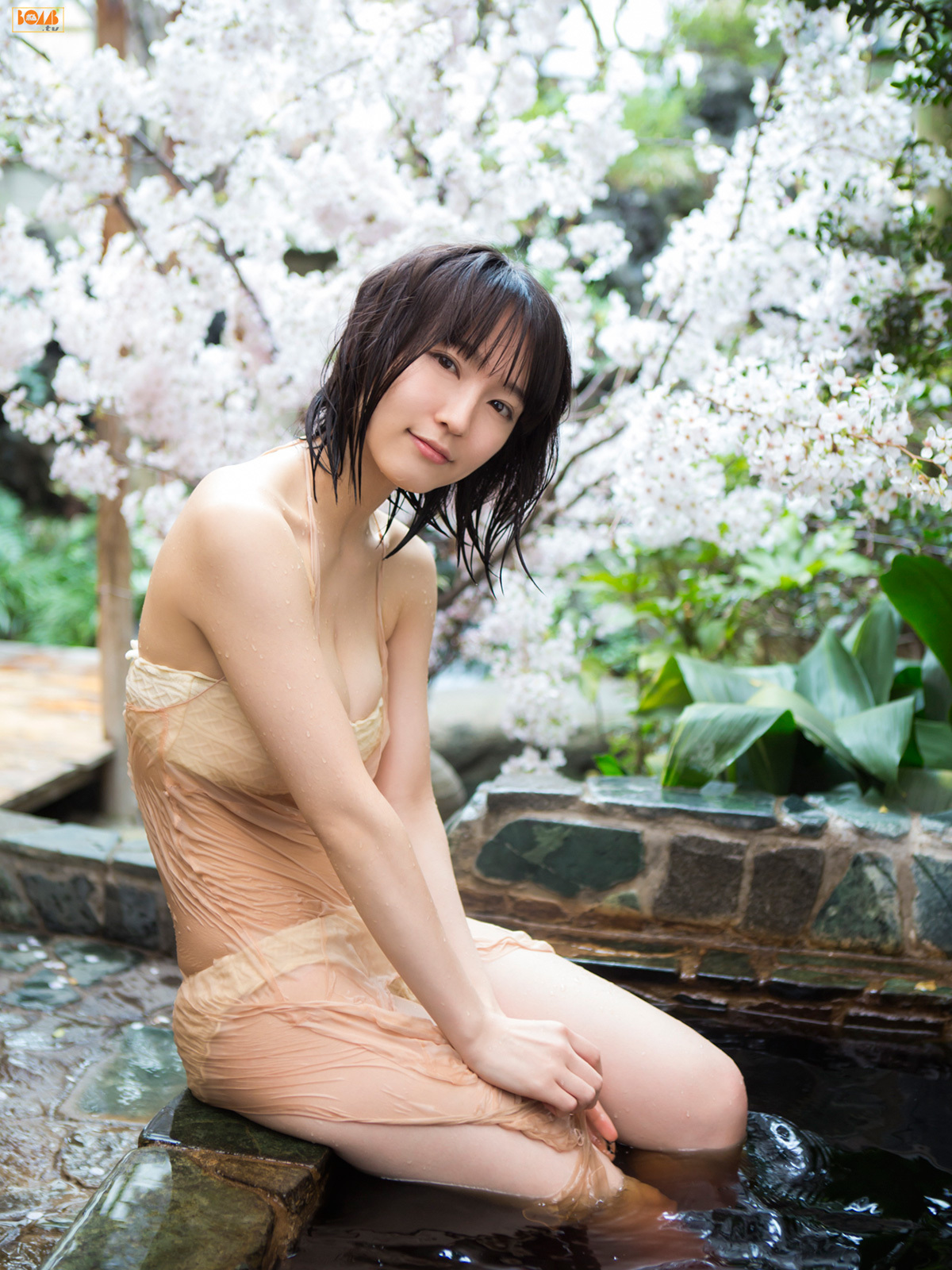 [BOMB.tv] GRavURE Channel 2015年06月号 Riho Yoshioka 吉岡里帆