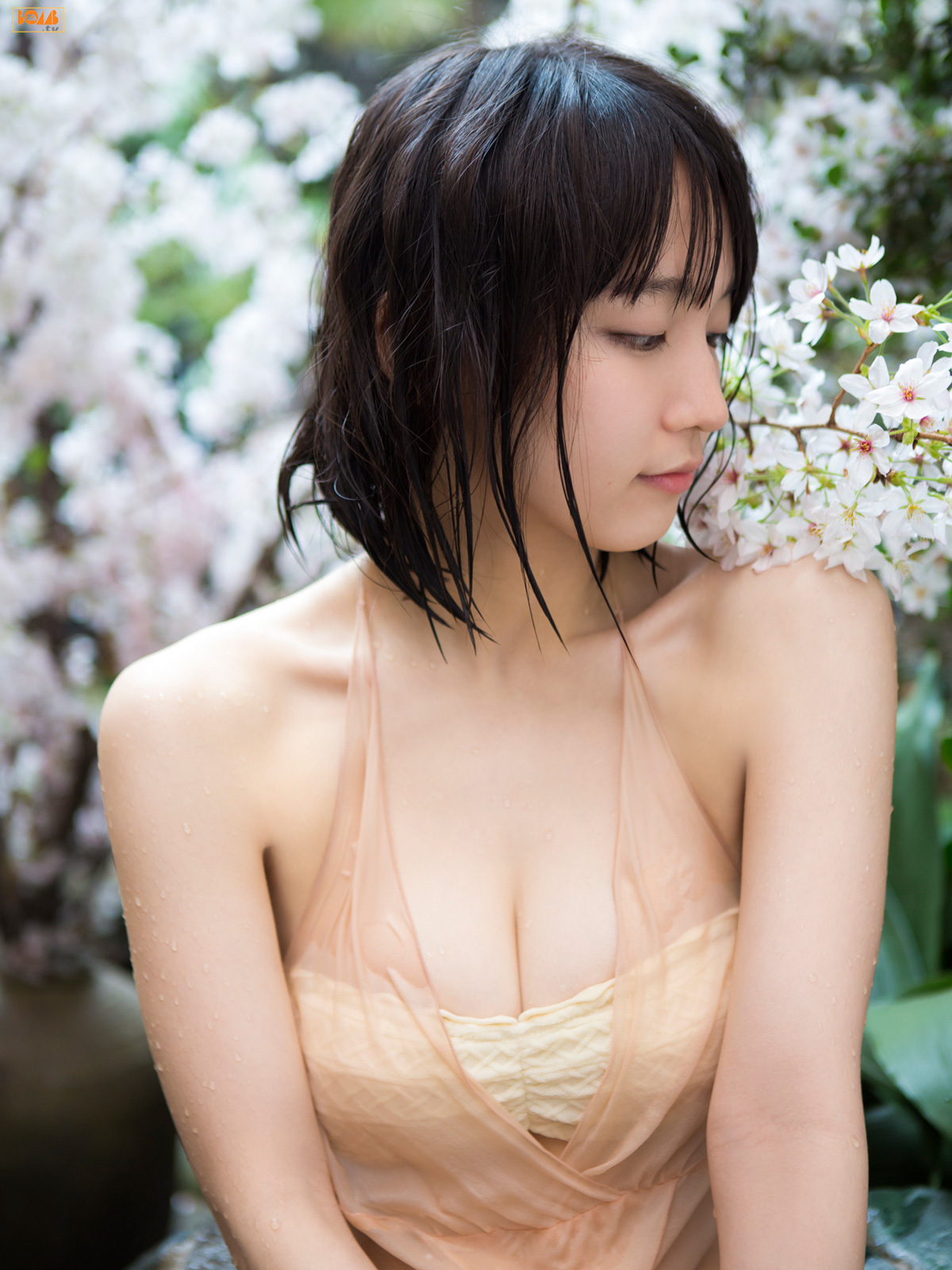 [BOMB.tv] GRavURE Channel 2015年06月号 Riho Yoshioka 吉岡里帆