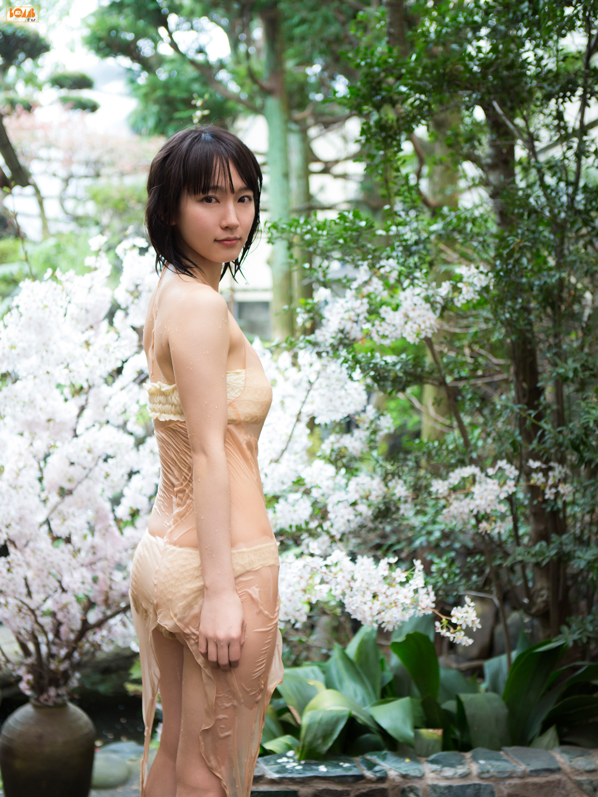 [BOMB.tv] GRavURE Channel 2015年06月号 Riho Yoshioka 吉岡里帆