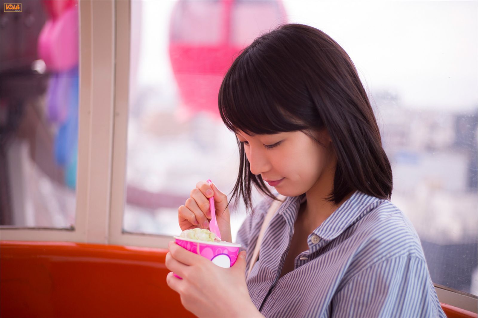 [BOMB.tv] GRavURE Channel 2015年06月号 Riho Yoshioka 吉岡里帆