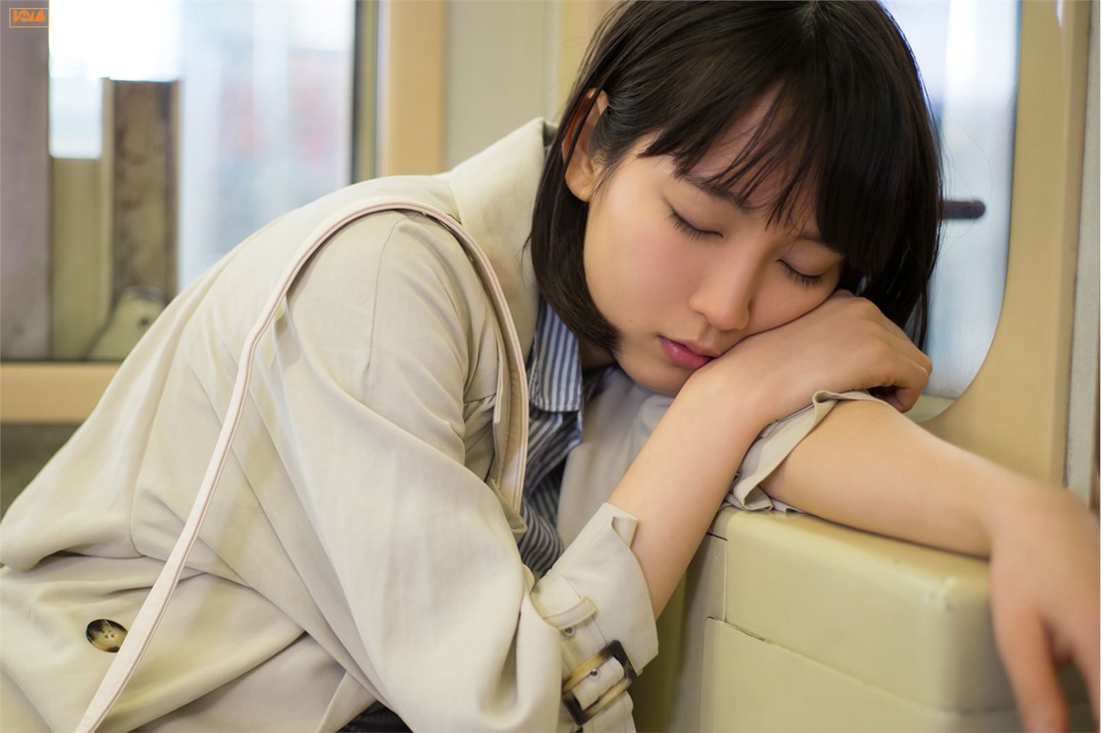 [BOMB.tv] GRavURE Channel 2015年06月号 Riho Yoshioka 吉岡里帆