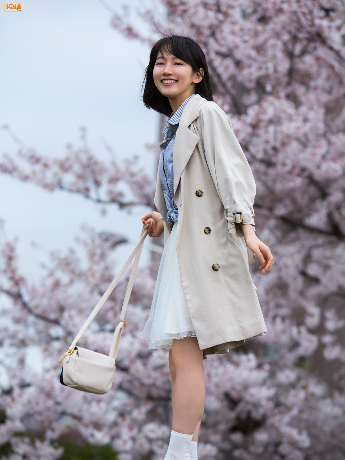 [BOMB.tv] GRavURE Channel 2015年06月号 Riho Yoshioka 吉岡里帆