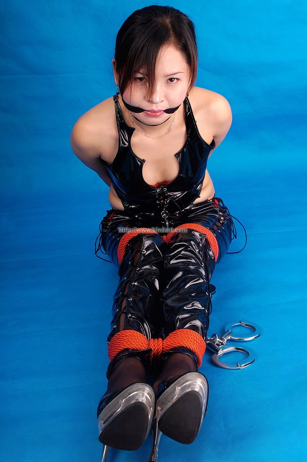 [Bindart美束]捆绑系列美女套图 2005-04-06