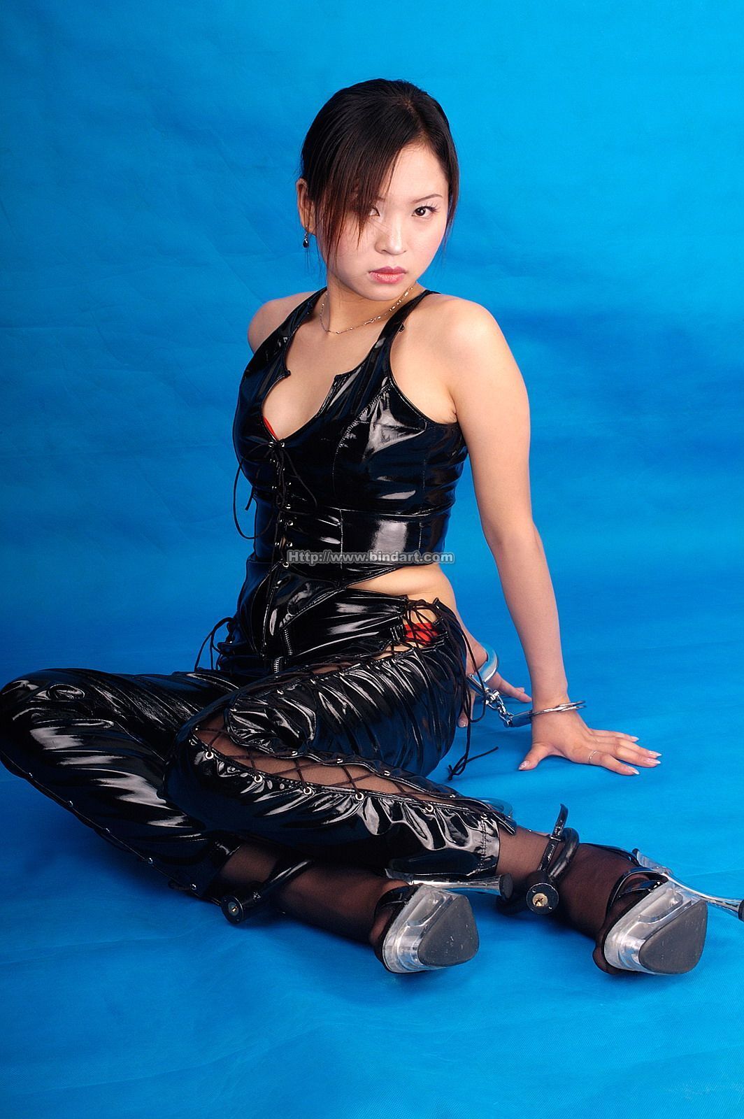 [Bindart美束]捆绑系列美女套图 2005-04-06