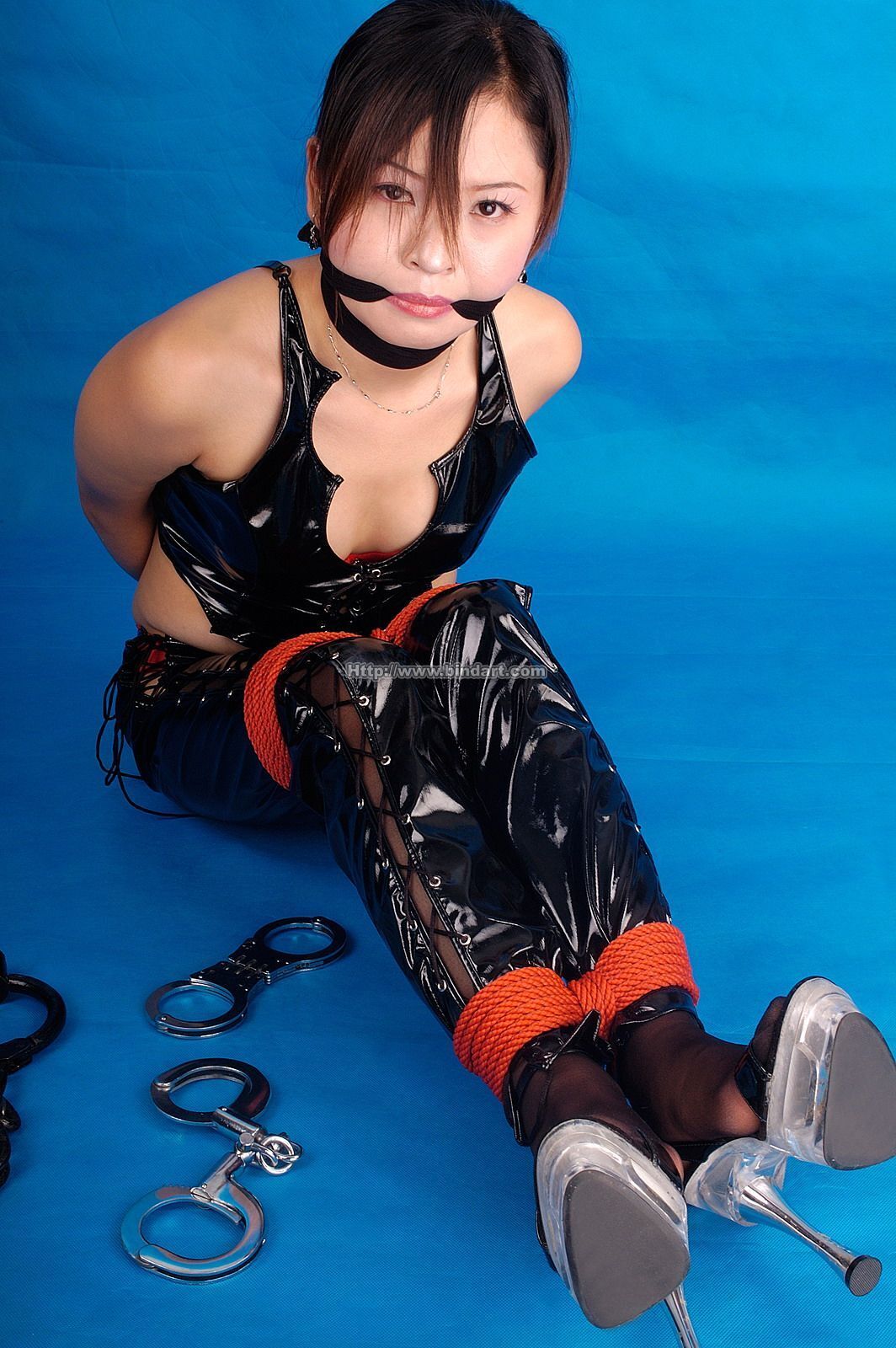 [Bindart美束]捆绑系列美女套图 2005-04-06