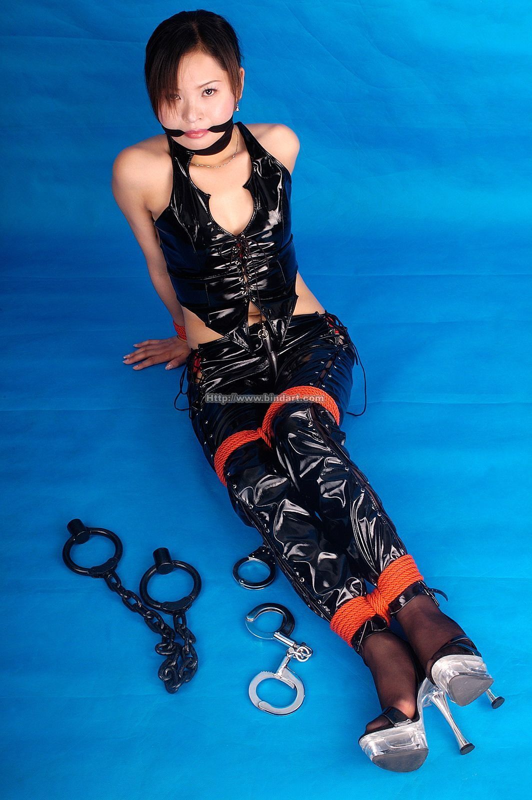 [Bindart美束]捆绑系列美女套图 2005-04-06