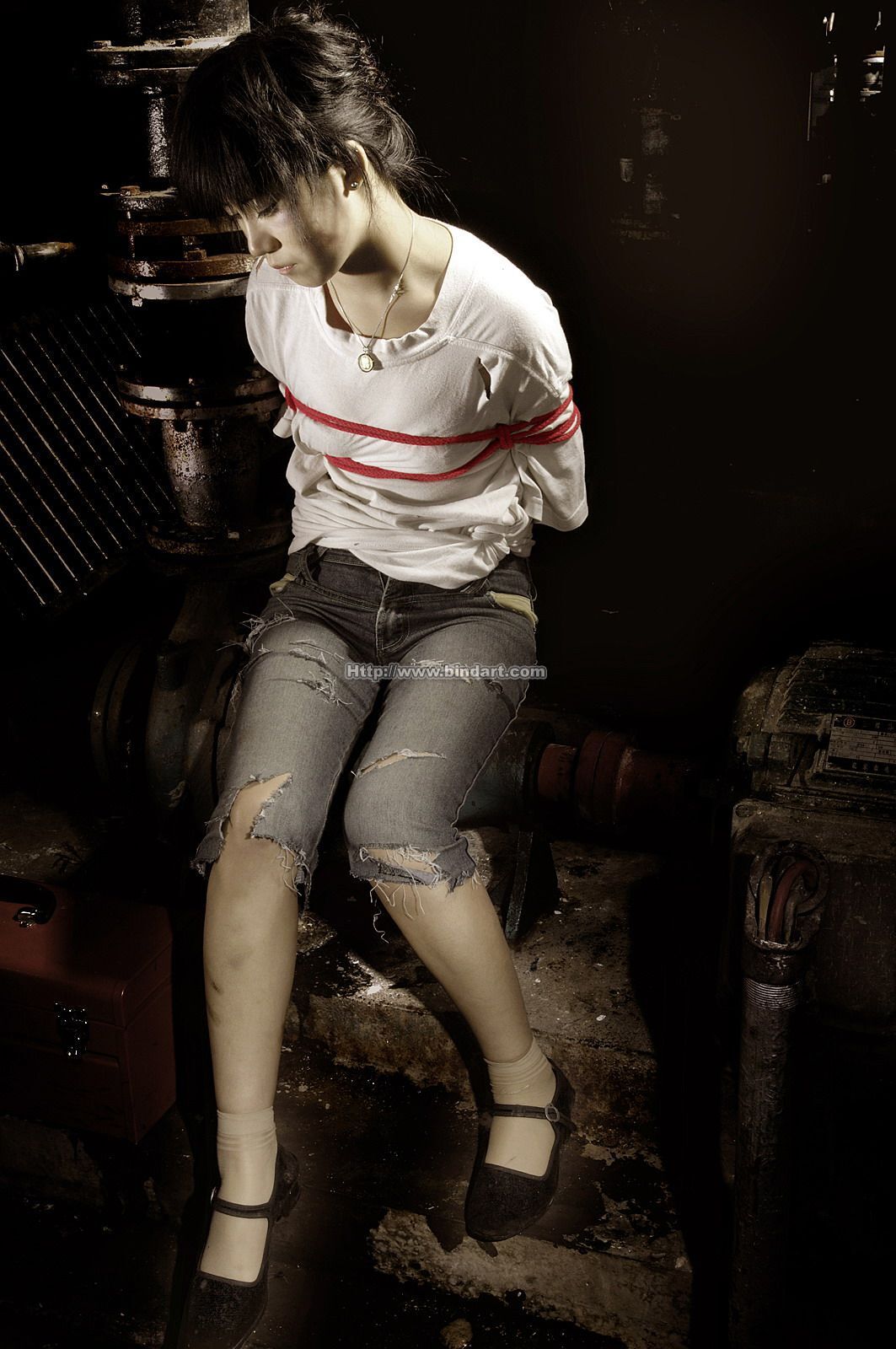 [Bindart美束] 捆绑性感美女 2006-12-13