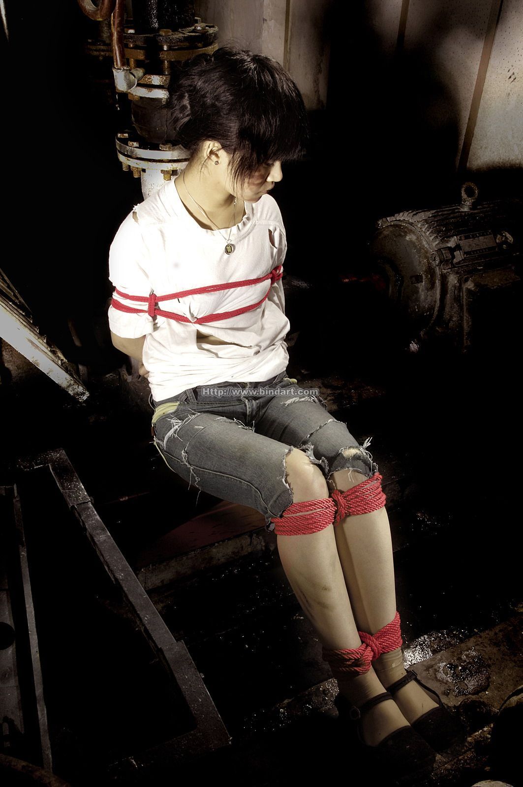 [Bindart美束] 捆绑性感美女 2006-12-13