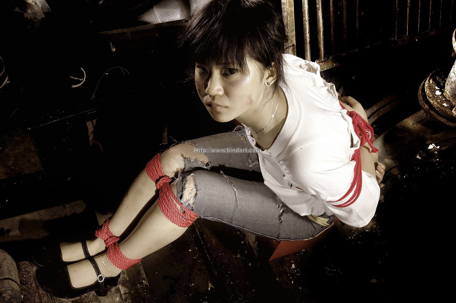 [Bindart美束] 捆绑性感美女 2006-12-13