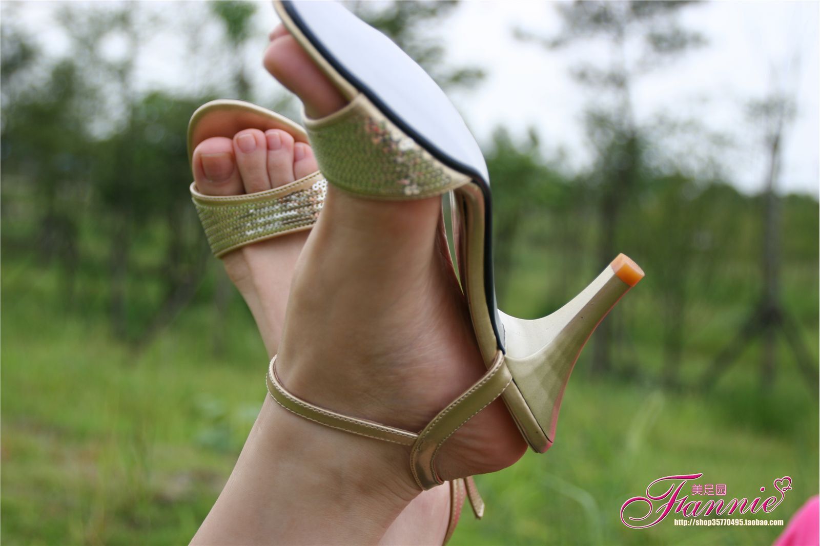 Fannie芬妮高清原图之湖畔掠影金色旋律(高跟）NO.172