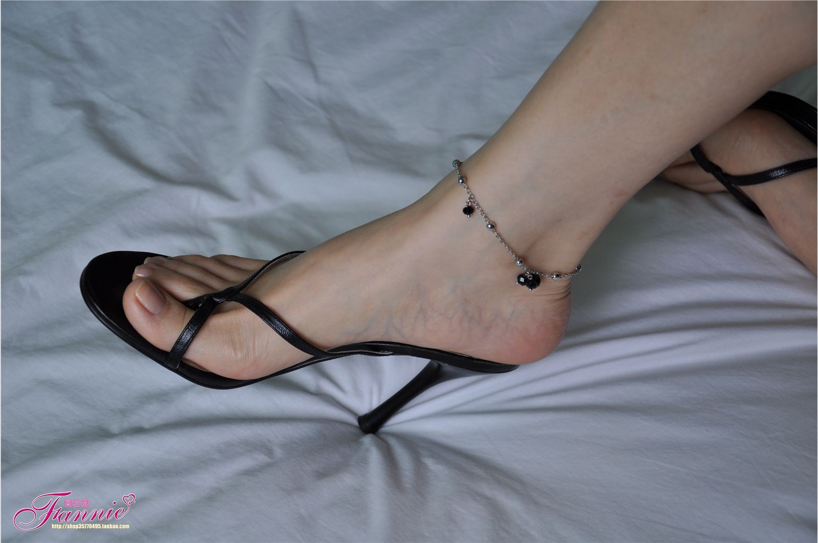 Fannie芬妮高清原图之精致女人的选择 秀美脚踝的魅惑（极致高跟凉拖）NO.211