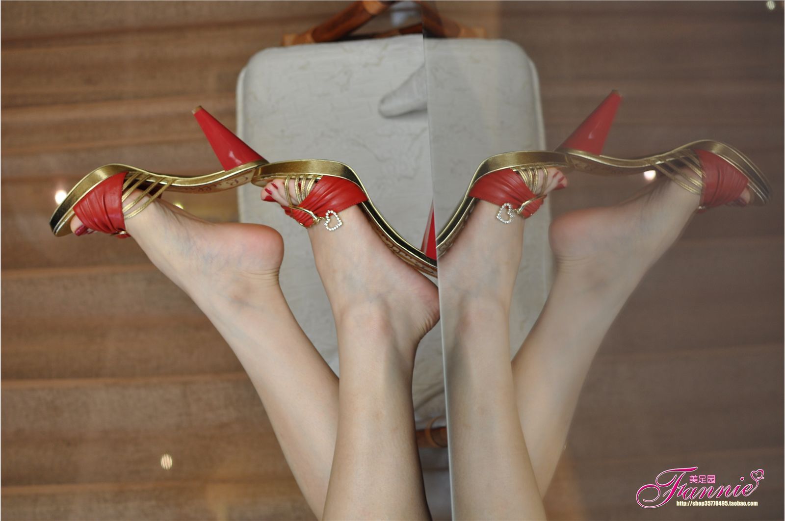 Fannie芬妮高清原图之咖啡香的午后（红凉拖）NO.216