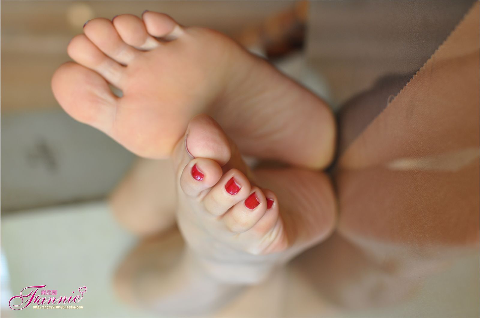 Fannie芬妮高清原图之咖啡香的午后（裸足）NO.217