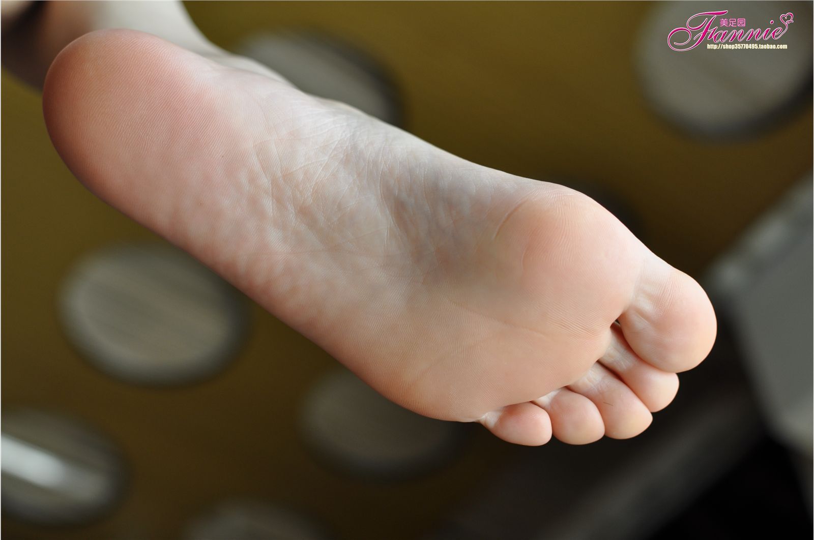 Fannie芬妮高清原图之咖啡香的午后（裸足）NO.217