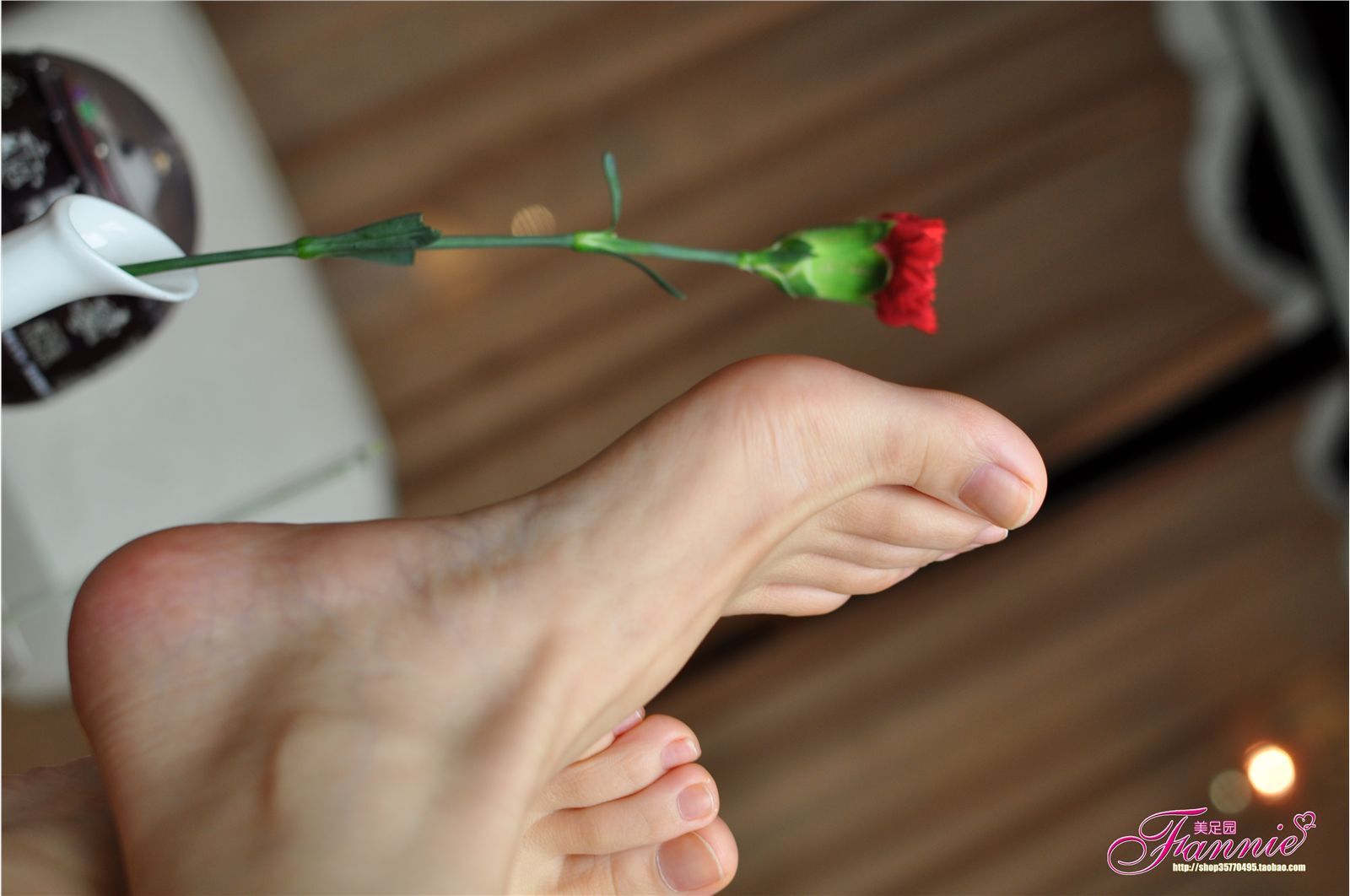 Fannie芬妮高清原图之咖啡香的午后（裸足）NO.217