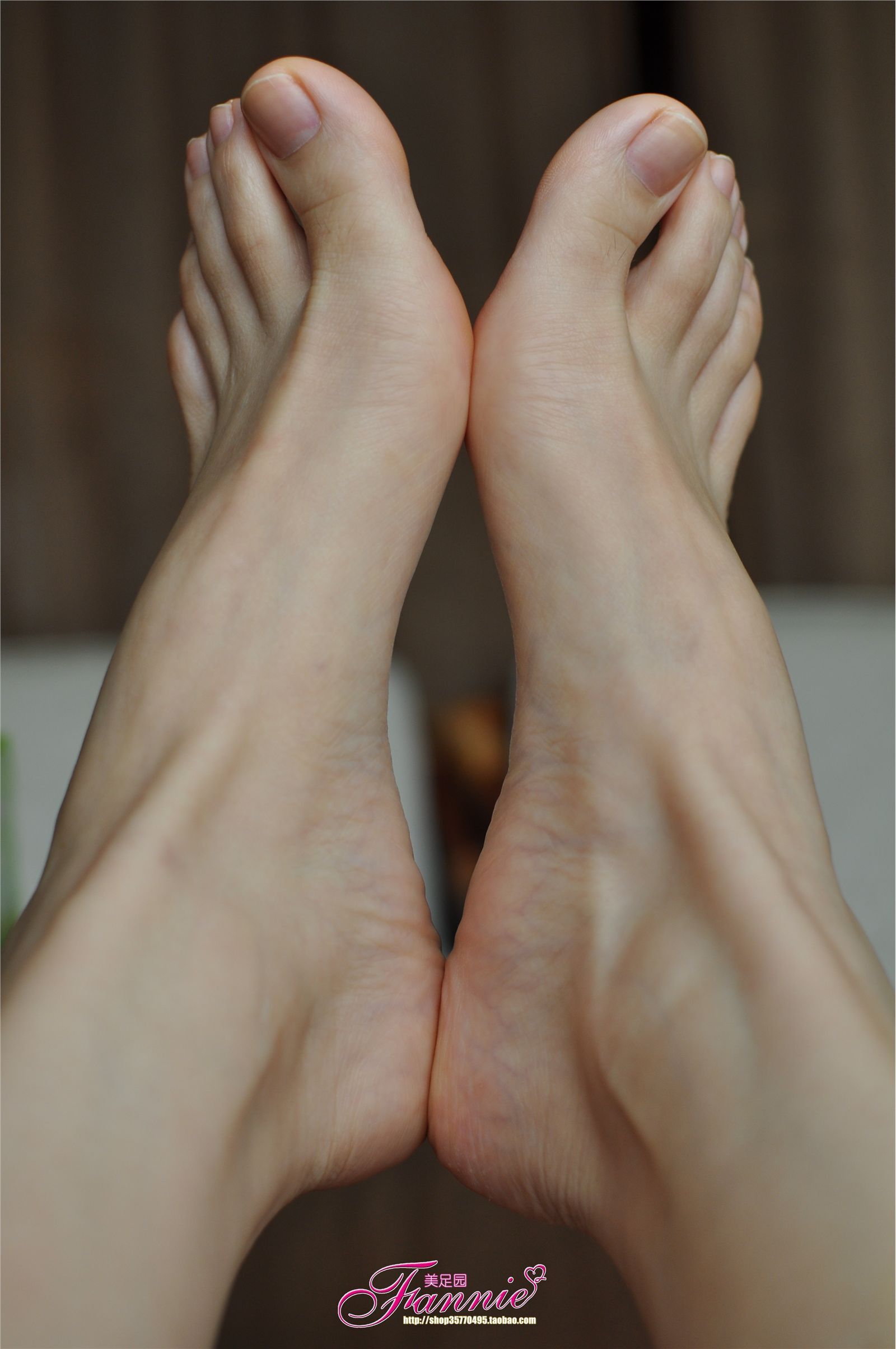 Fannie芬妮高清原图之咖啡香的午后（裸足）NO.217