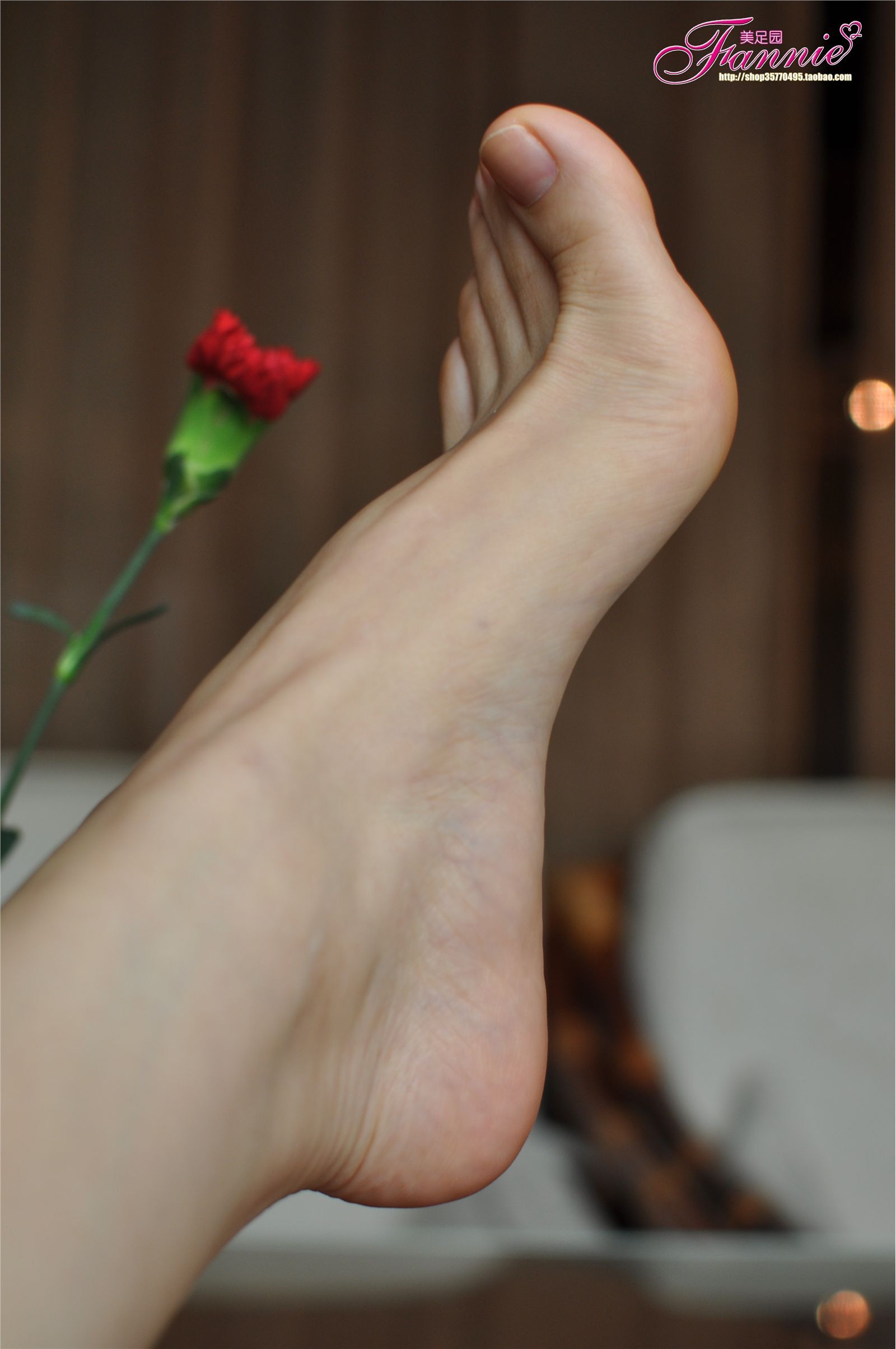 Fannie芬妮高清原图之咖啡香的午后（裸足）NO.217