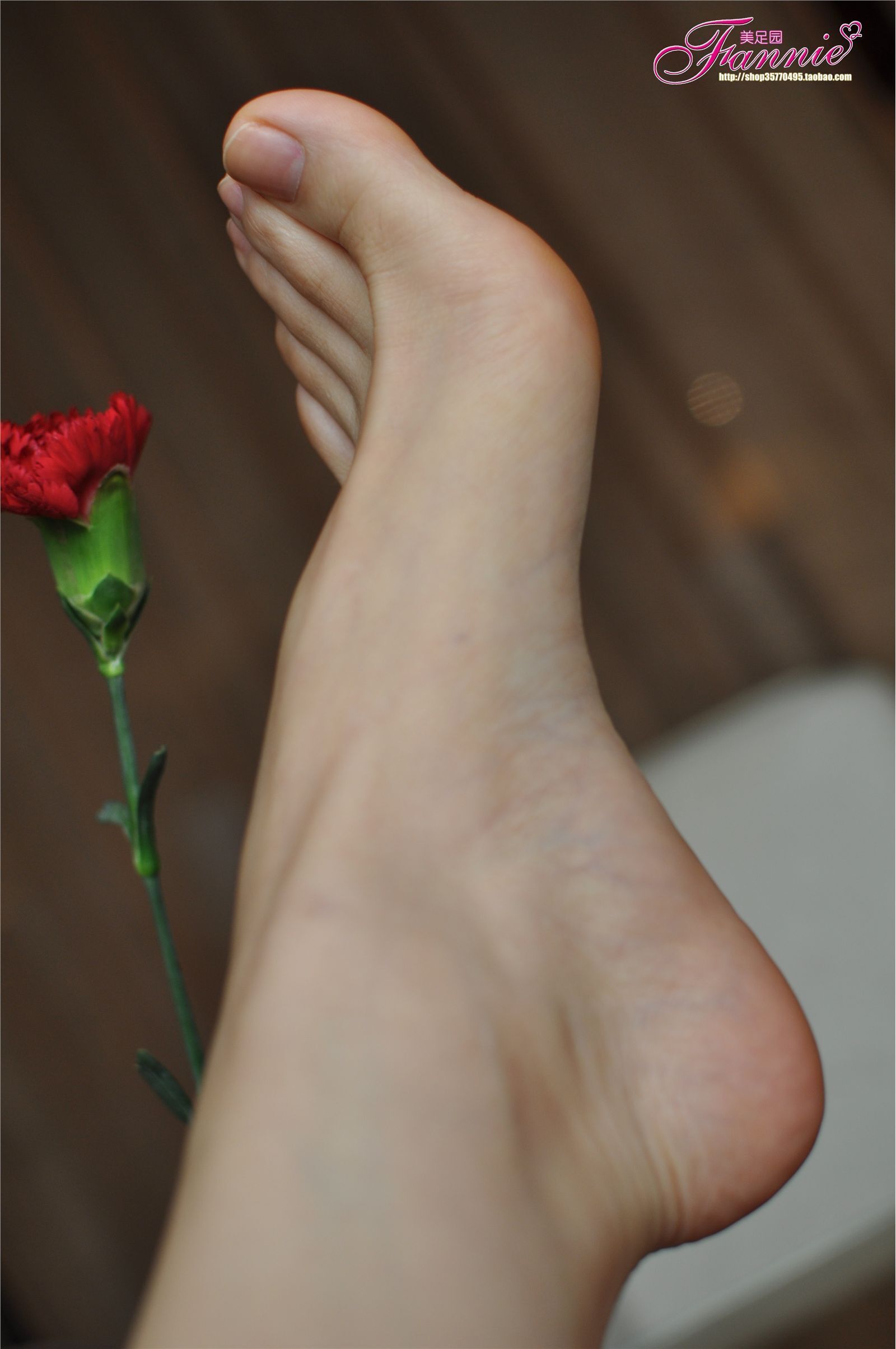 Fannie芬妮高清原图之咖啡香的午后（裸足）NO.217