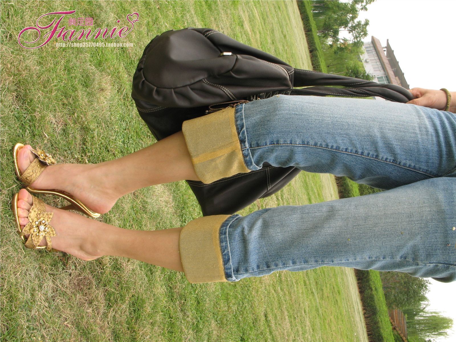Fannie芬妮高清原图之金色凉拖NO.231