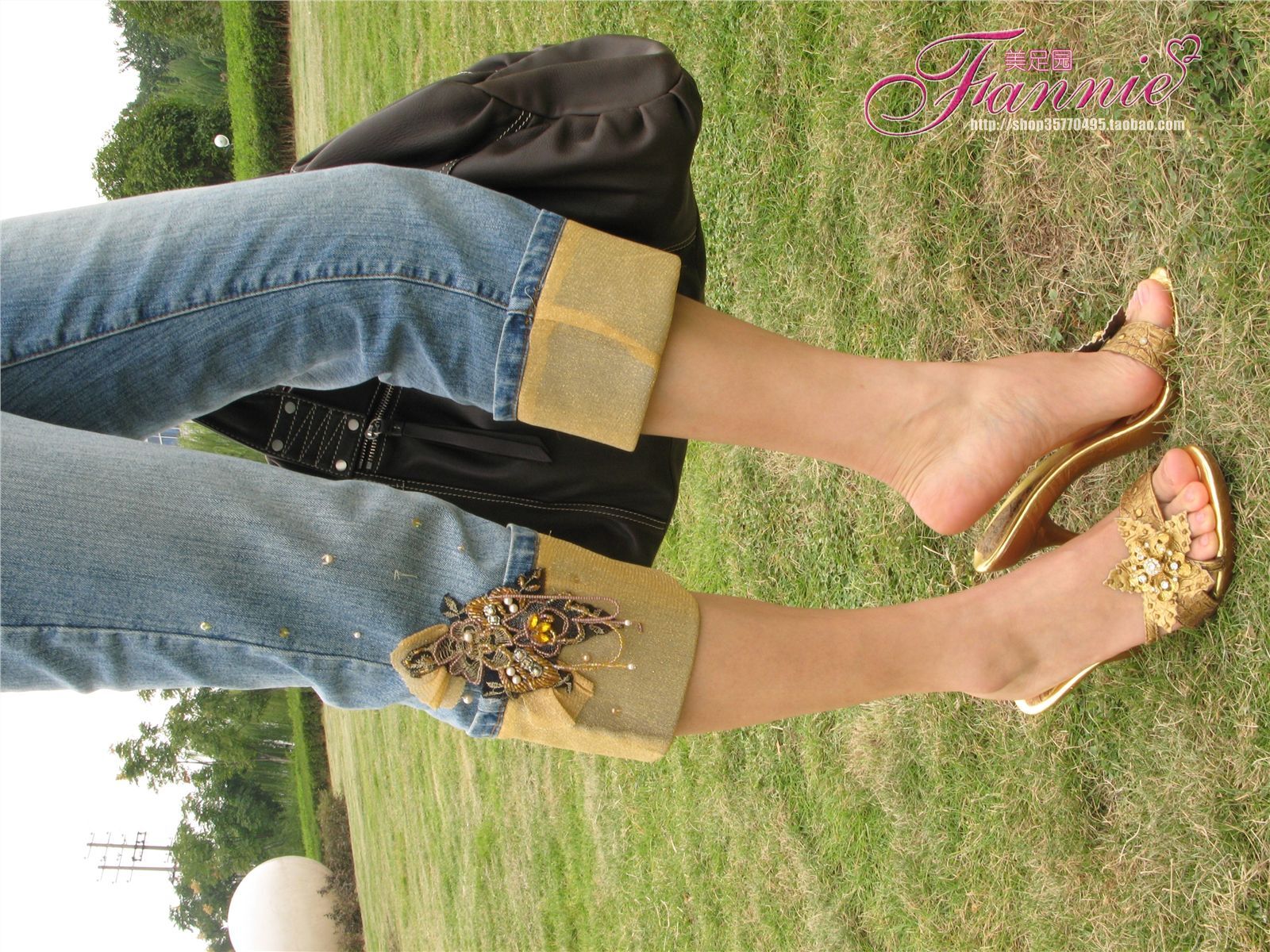 Fannie芬妮高清原图之金色凉拖NO.231