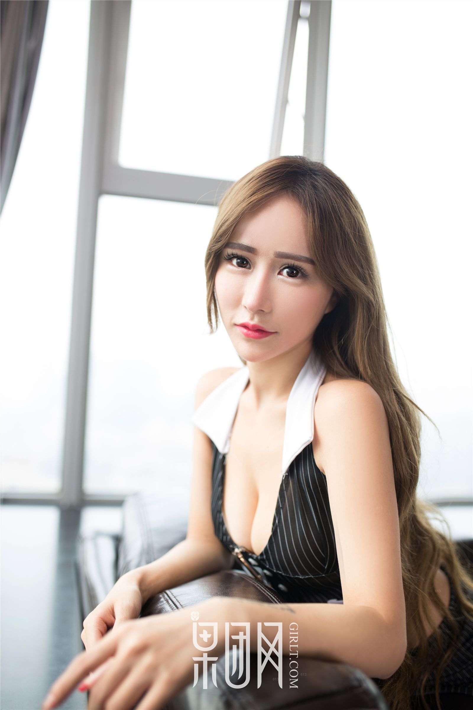 [Girlt]果团 2017-07-08 Vol.027 何梦兮Stacy 御姐女老师爆乳装玩转制服诱惑