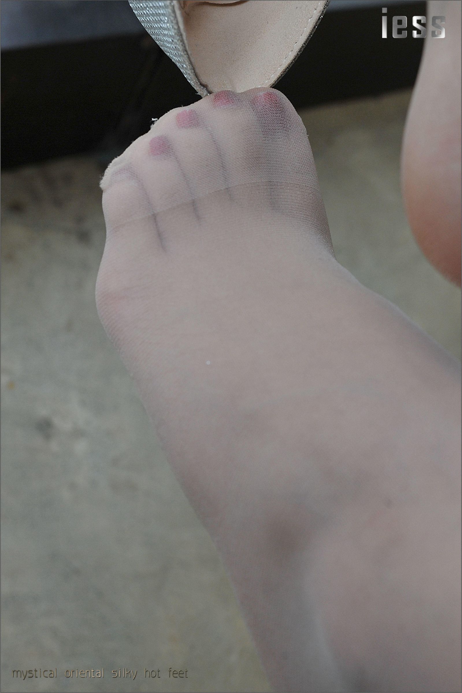 [IESS异思趣向] 2016.10.01 《丝足高跟与牛仔裤 2》张馨月