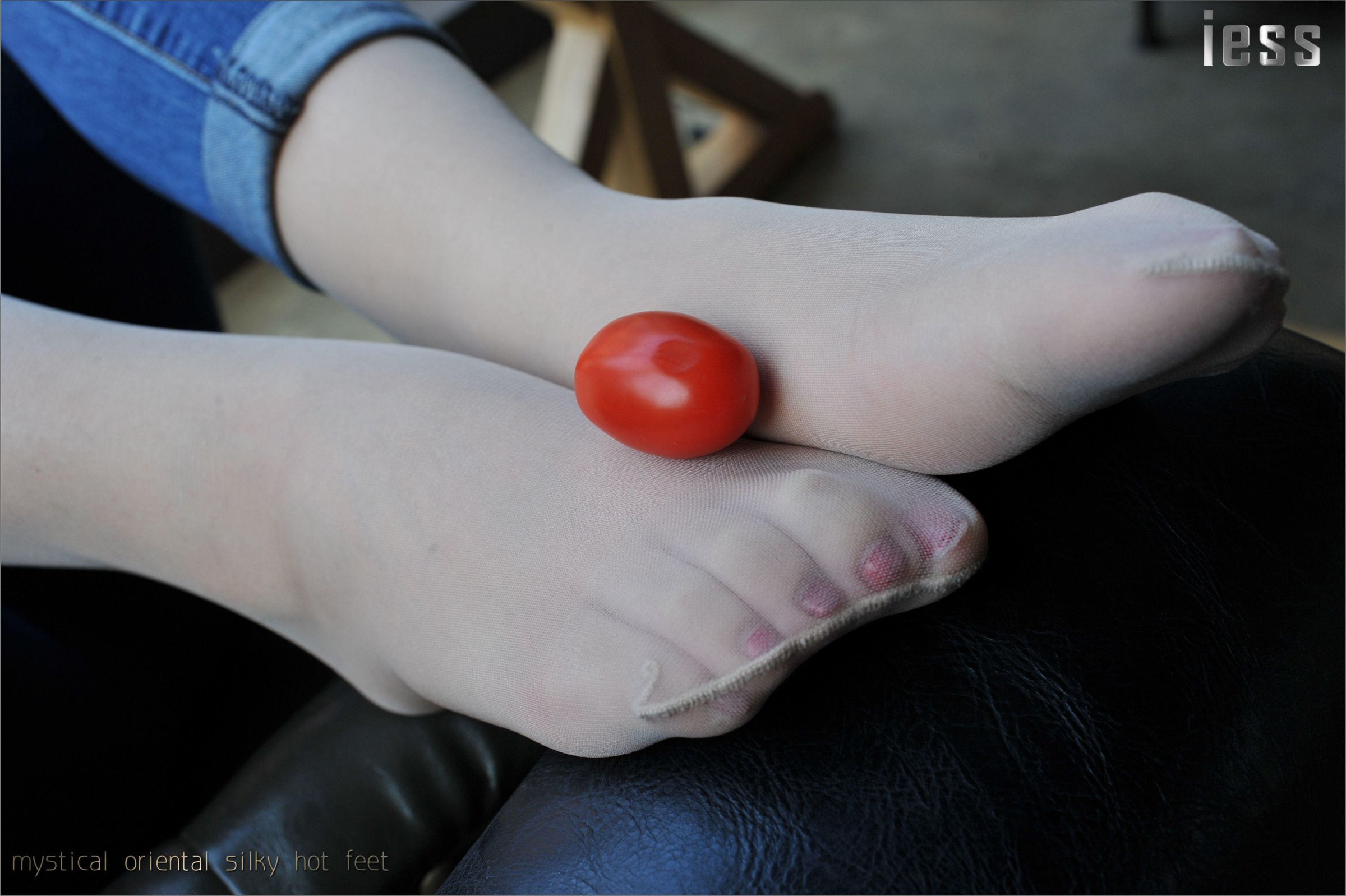 [IESS异思趣向] 2016.10.01 《丝足高跟与牛仔裤 2》张馨月