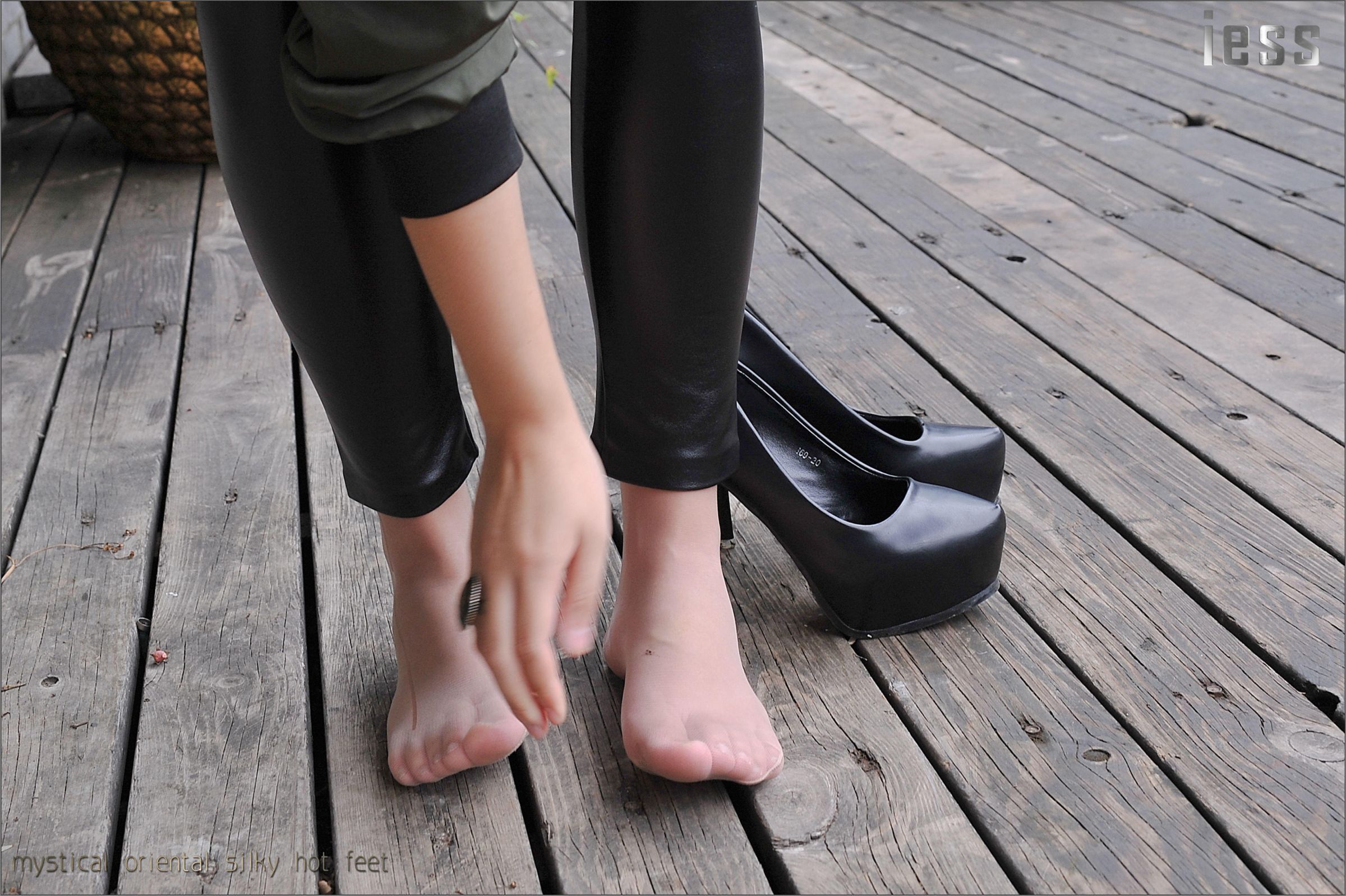 [IESS异思趣向] 2016.10.21 NO.020《紧绷皮裤与顺滑肉丝 1》羊羊