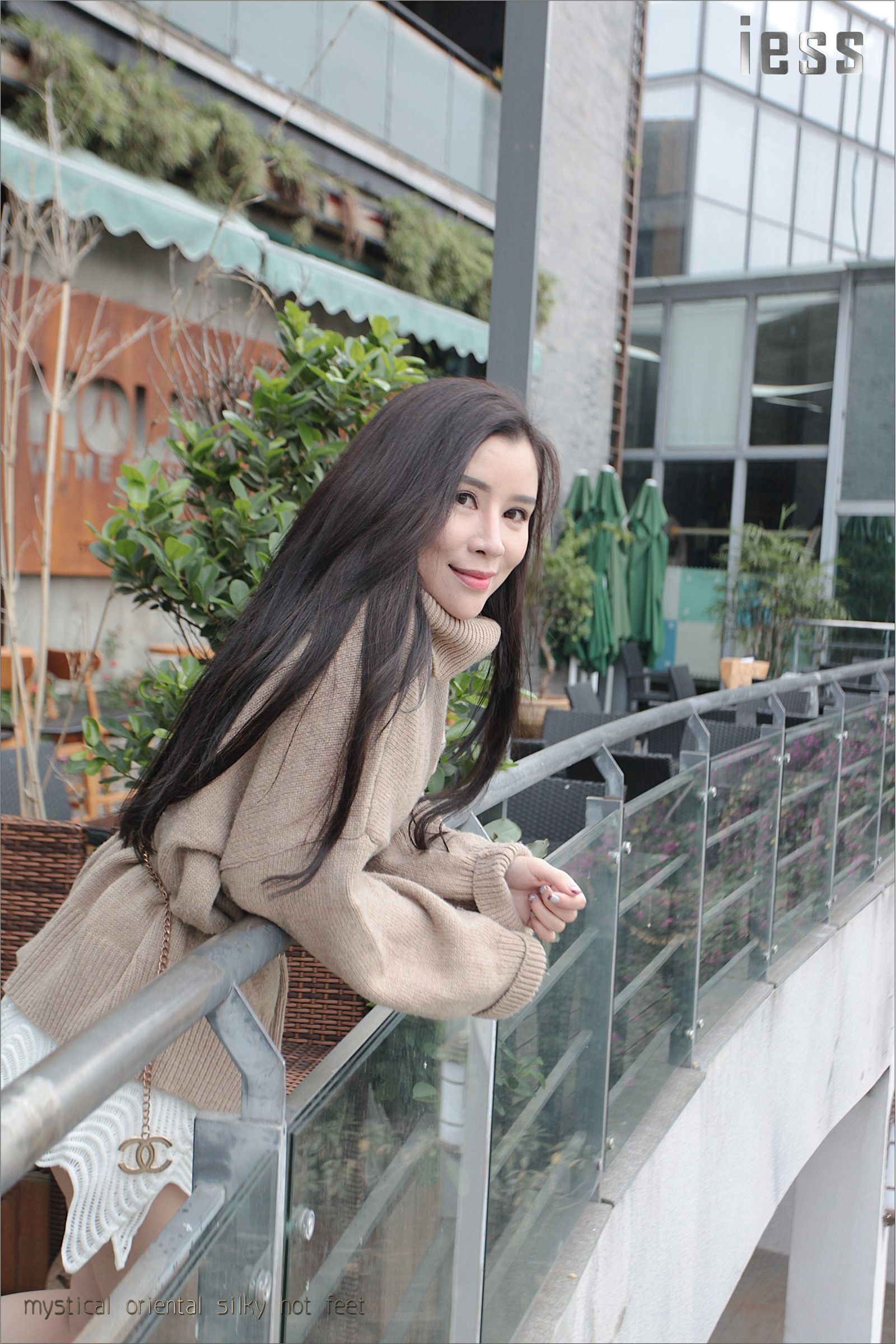 [IESS异思趣向] 2016.11.25 No.035《皮拖+超薄丝》YY