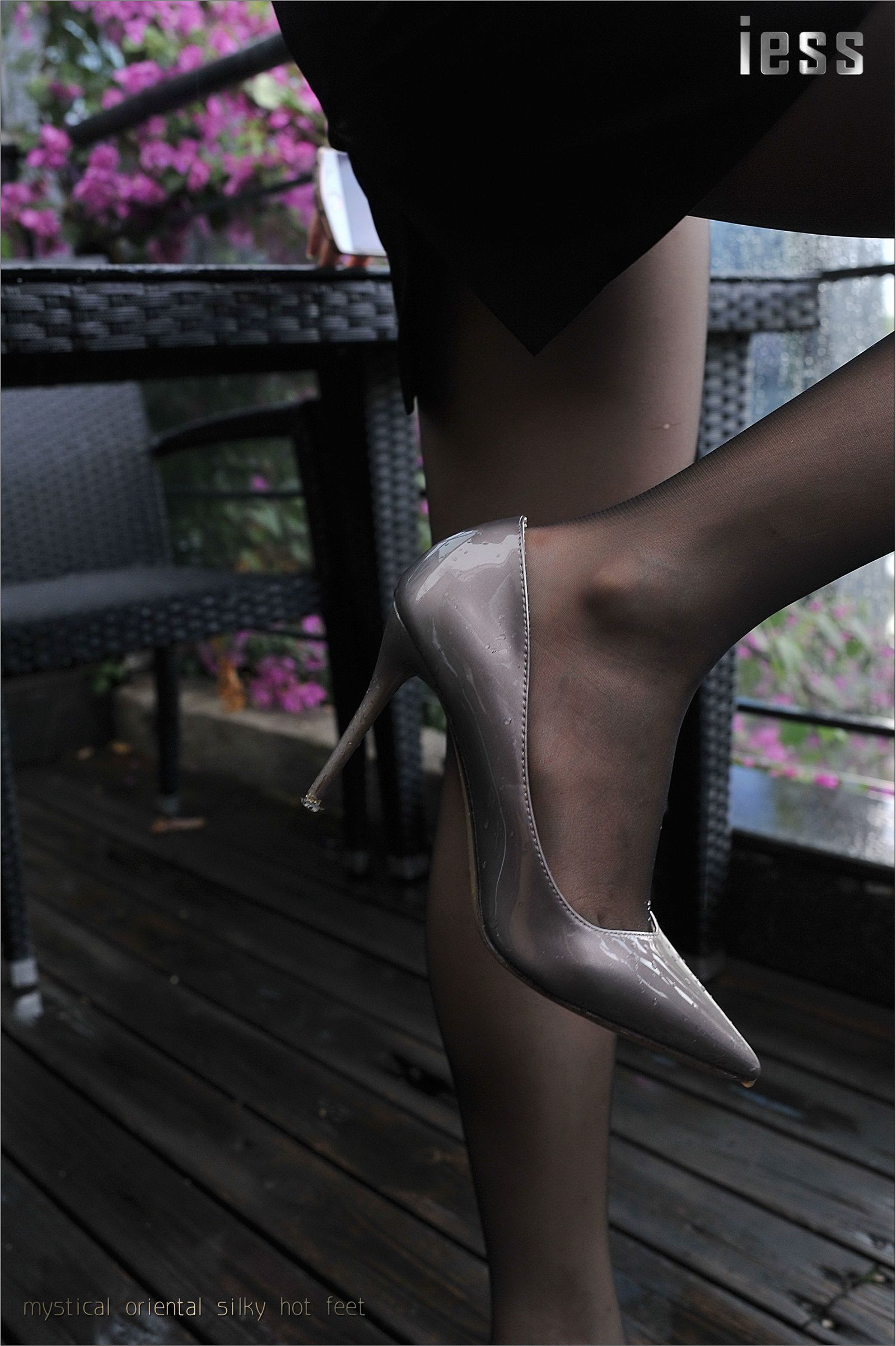 [IESS异思趣向] 2016.11.09 No.029《OL制服黑丝》小雪