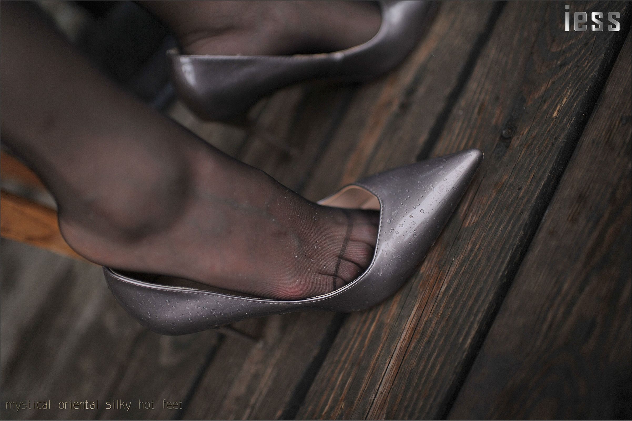 [IESS异思趣向] 2016.11.09 No.029《OL制服黑丝》小雪